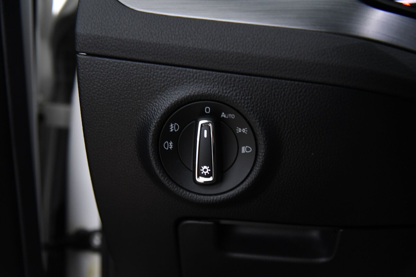 Skoda Superb 2016 Combi 2,0 TDI 150 Style DSG Autom. - Style-varusteet / Canton / Adapt. Vakkari / Koukku / Webasto /  Puolinahkasisusta 