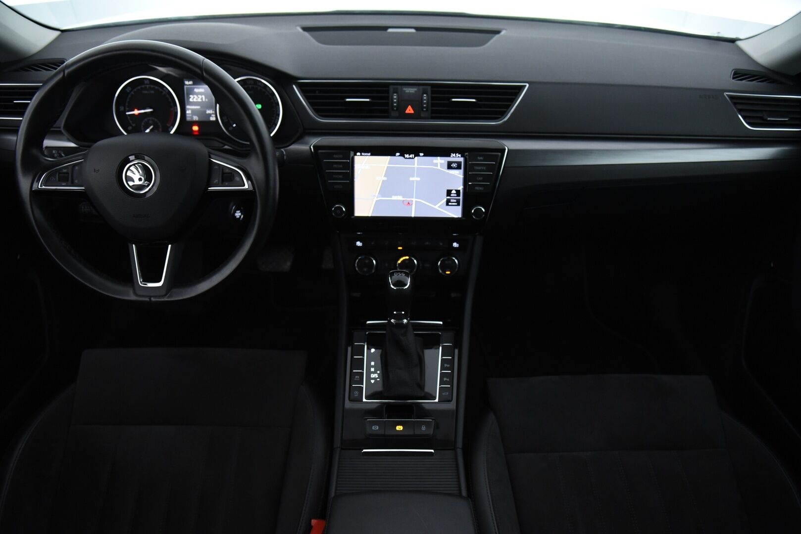 Skoda Superb 2016 Combi 2,0 TDI 150 Style DSG Autom. - Style-varusteet / Canton / Adapt. Vakkari / Koukku / Webasto /  Puolinahkasisusta 