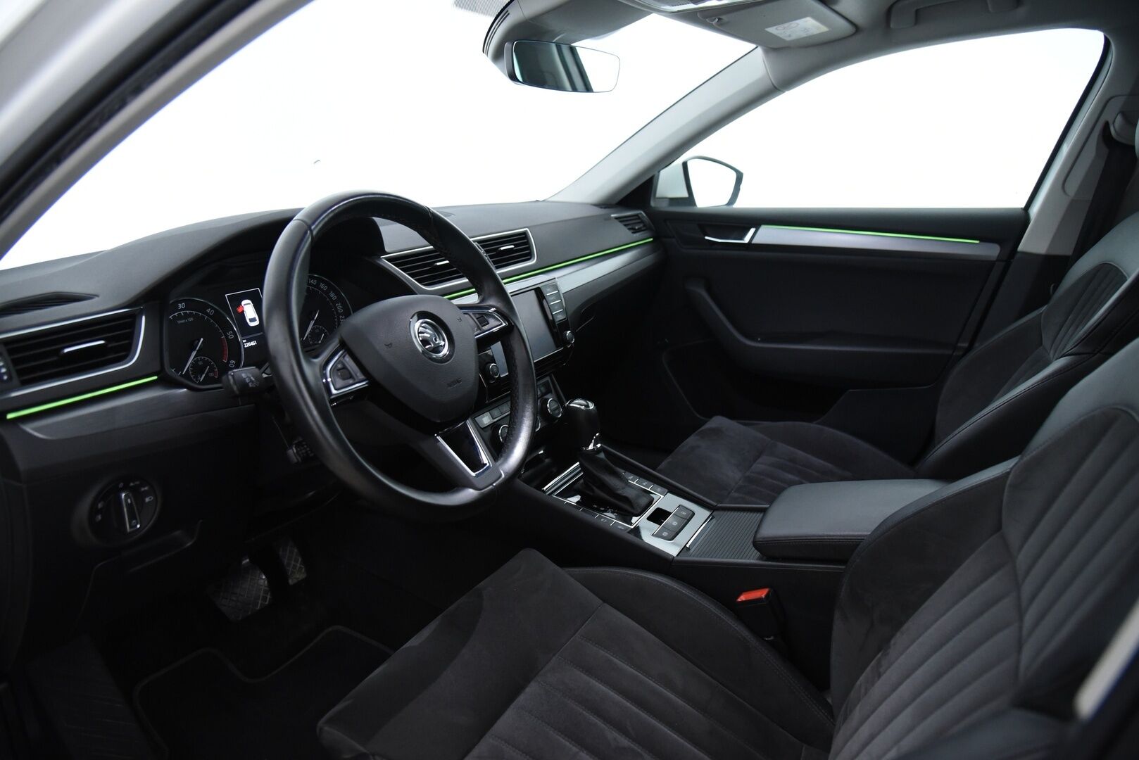 Skoda Superb 2016 Combi 2,0 TDI 150 Style DSG Autom. - Style-varusteet / Canton / Adapt. Vakkari / Koukku / Webasto /  Puolinahkasisusta 