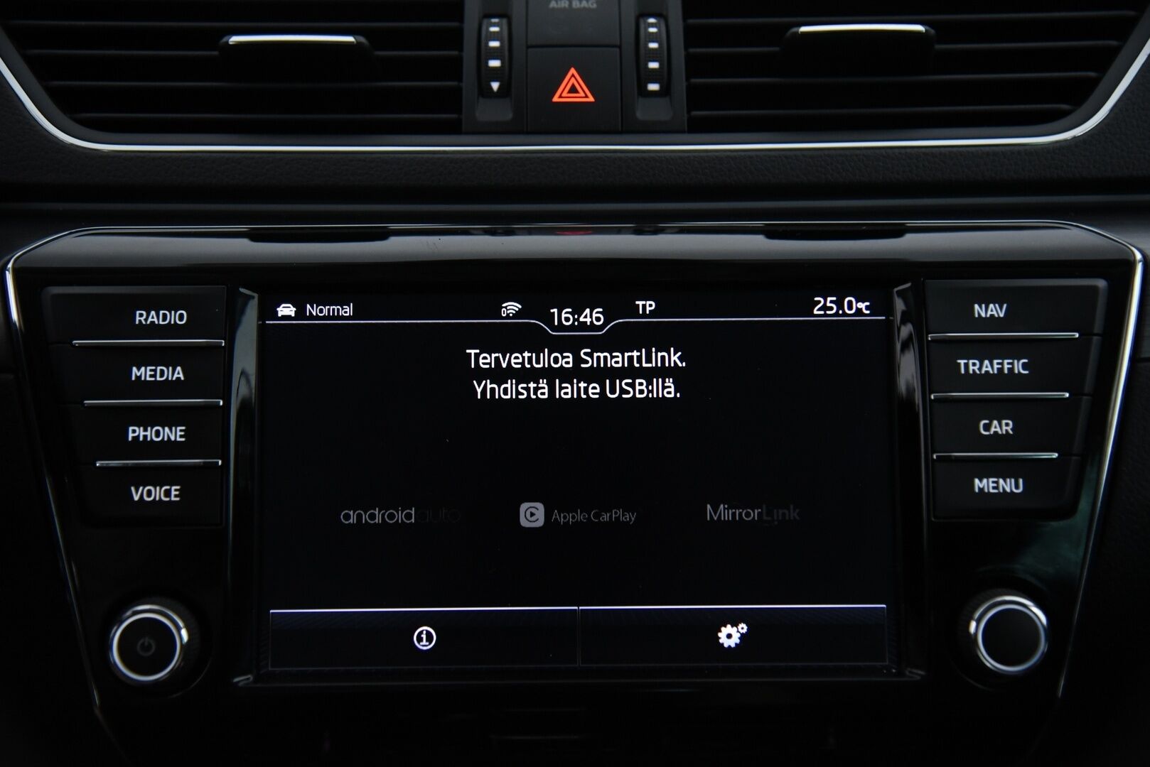 Skoda Superb 2016 Combi 2,0 TDI 150 Style DSG Autom. - Style-varusteet / Canton / Adapt. Vakkari / Koukku / Webasto /  Puolinahkasisusta 