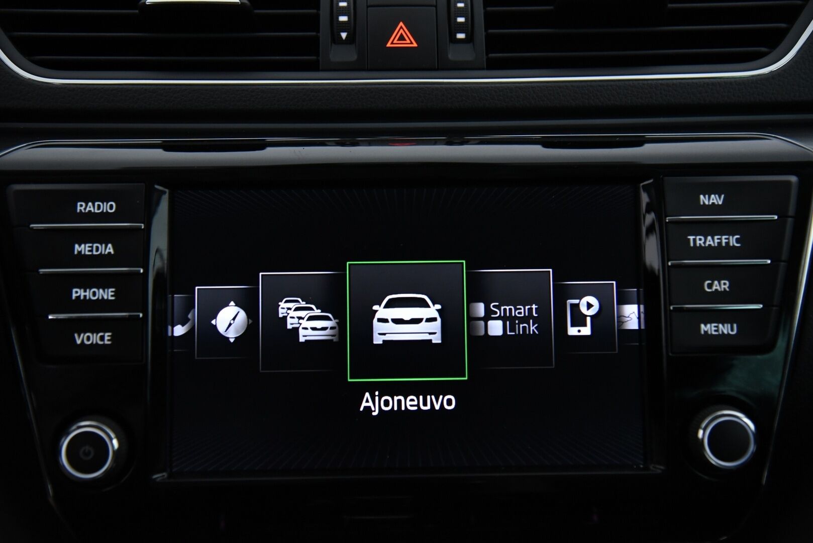 Skoda Superb 2016 Combi 2,0 TDI 150 Style DSG Autom. - Style-varusteet / Canton / Adapt. Vakkari / Koukku / Webasto /  Puolinahkasisusta 