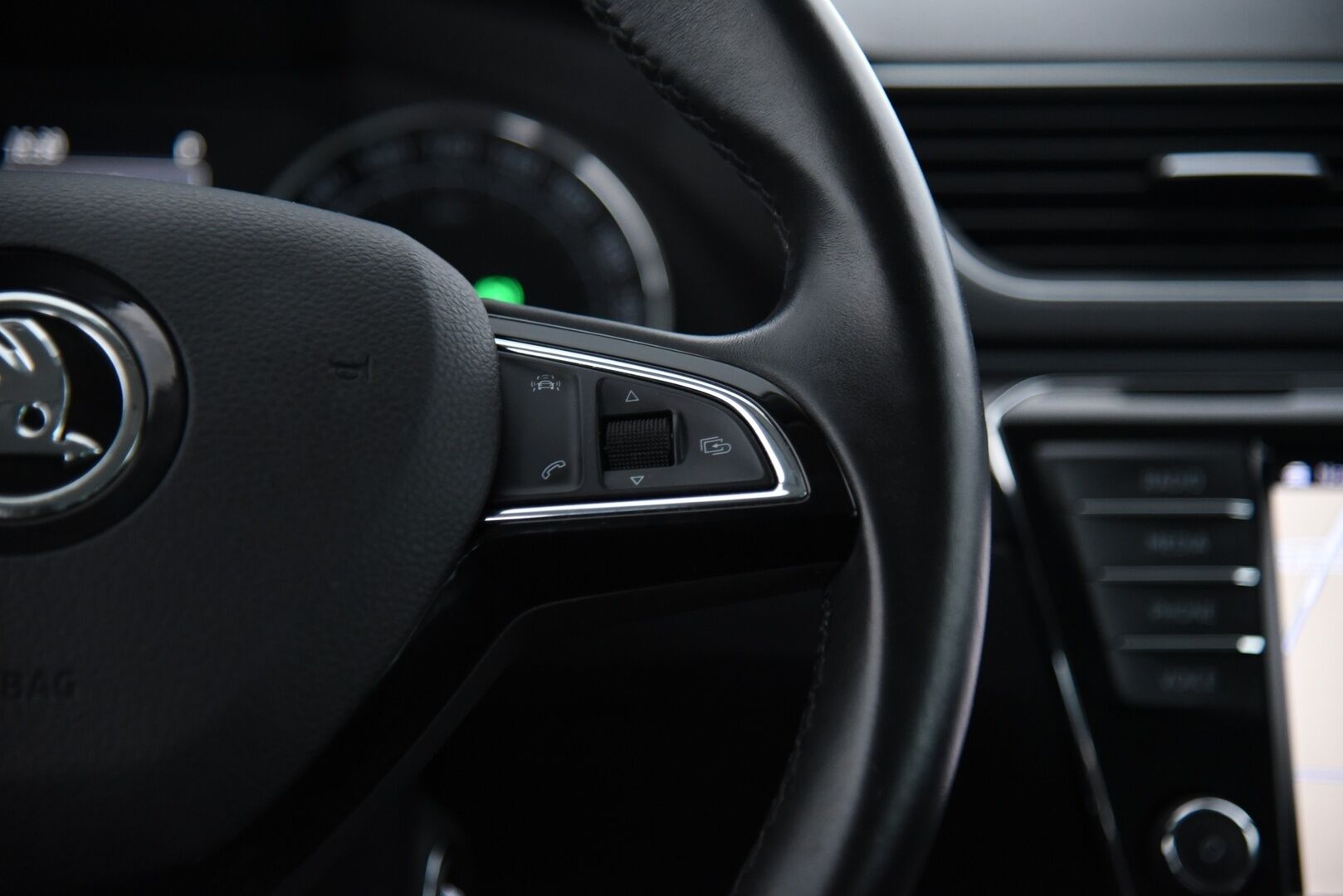 Skoda Superb 2016 Combi 2,0 TDI 150 Style DSG Autom. - Style-varusteet / Canton / Adapt. Vakkari / Koukku / Webasto /  Puolinahkasisusta 