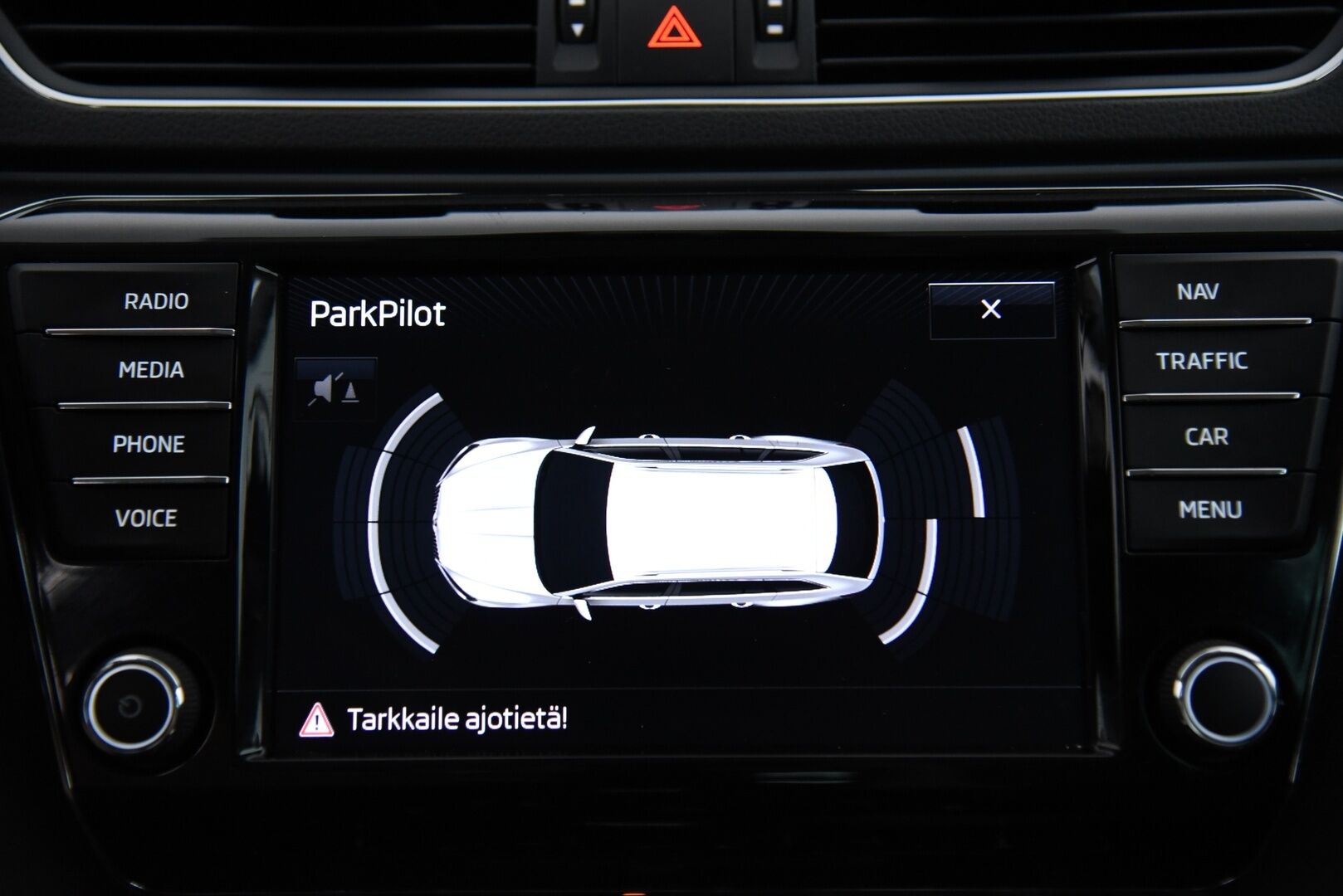 Skoda Superb 2016 Combi 2,0 TDI 150 Style DSG Autom. - Style-varusteet / Canton / Adapt. Vakkari / Koukku / Webasto /  Puolinahkasisusta 