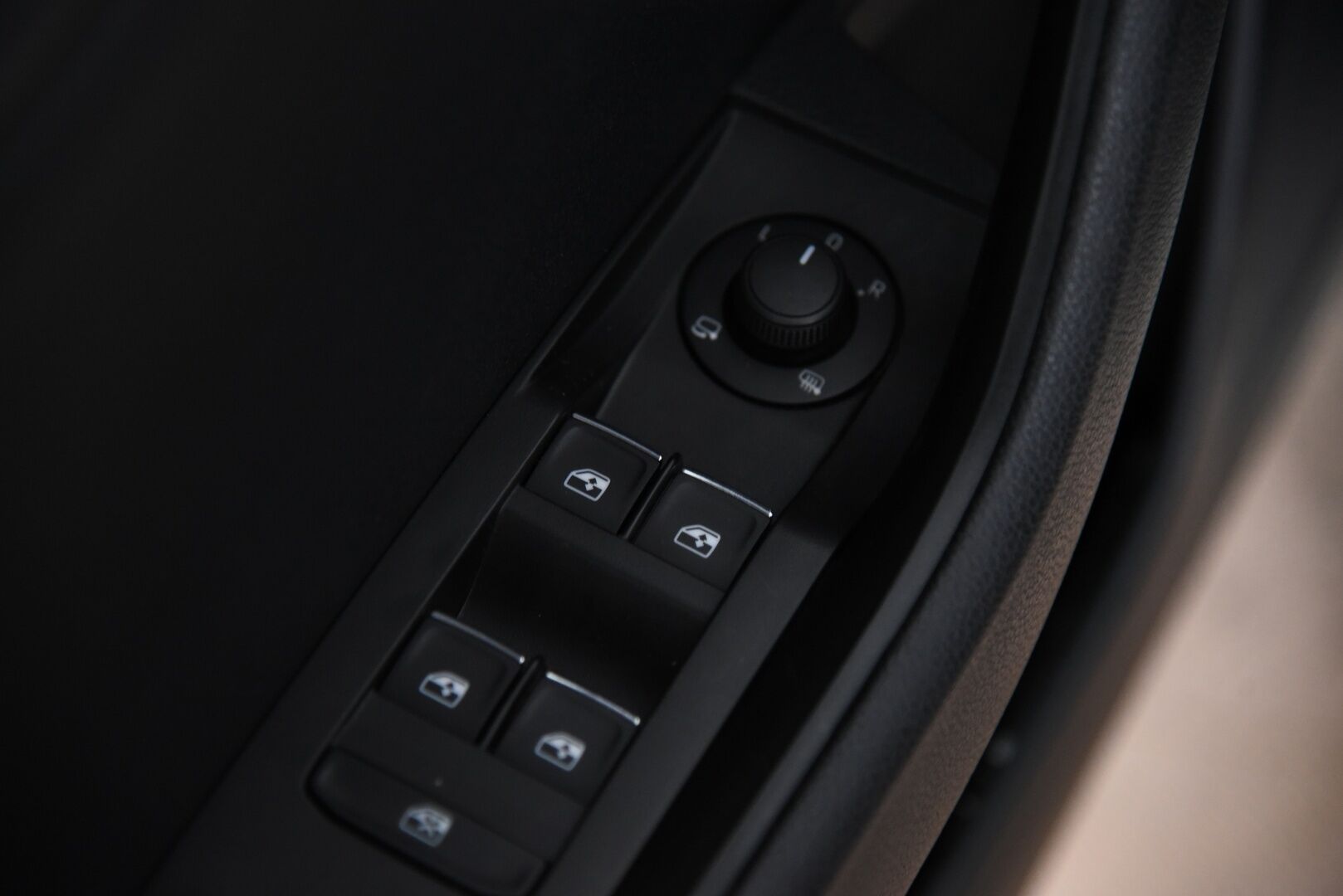 Skoda Superb 2016 Combi 2,0 TDI 150 Style DSG Autom. - Style-varusteet / Canton / Adapt. Vakkari / Koukku / Webasto /  Puolinahkasisusta 