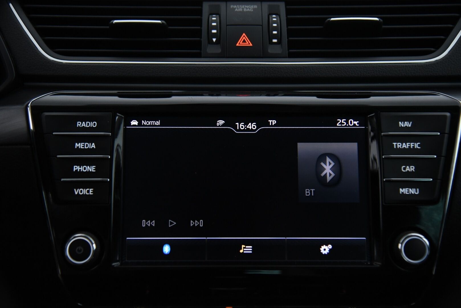 Skoda Superb 2016 Combi 2,0 TDI 150 Style DSG Autom. - Style-varusteet / Canton / Adapt. Vakkari / Koukku / Webasto /  Puolinahkasisusta 