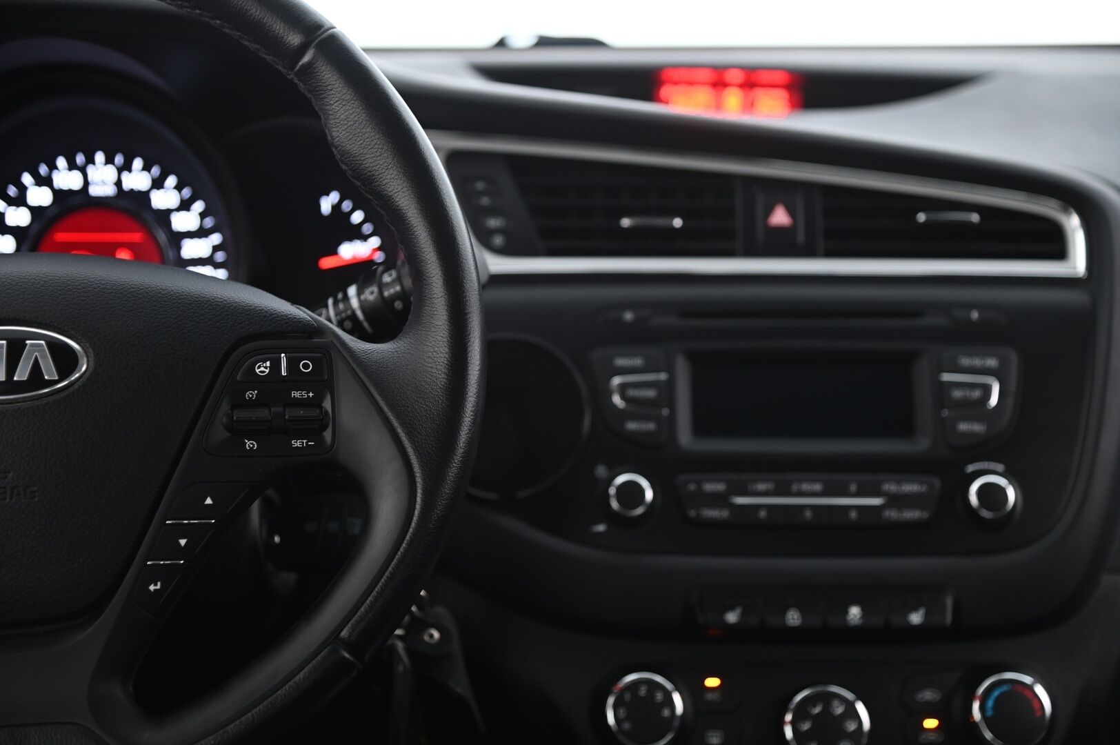 Kia cee'd 2017 1,0 ISG 100hv LX 5D EcoDynamics - Vetokoukku | Vakkari | Lohko | BT | Suomi-auto | 2x renkaat&vanteet