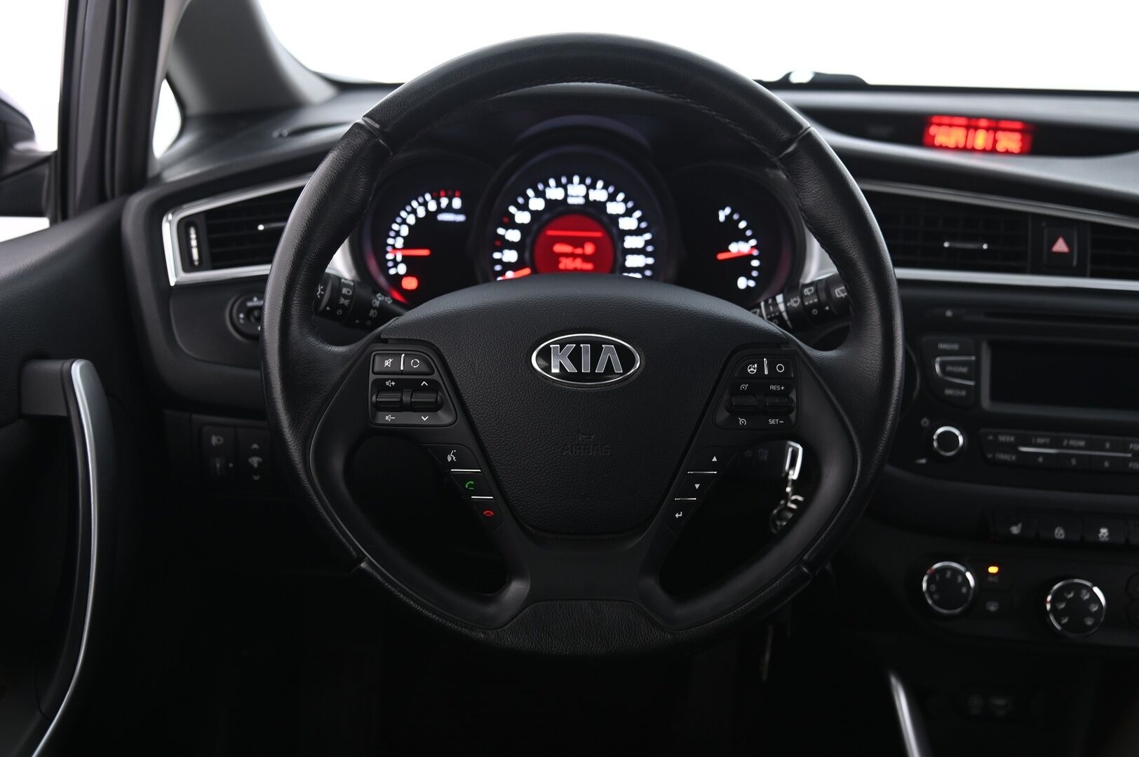 Kia cee'd 2017 1,0 ISG 100hv LX 5D EcoDynamics - Vetokoukku | Vakkari | Lohko | BT | Suomi-auto | 2x renkaat&vanteet