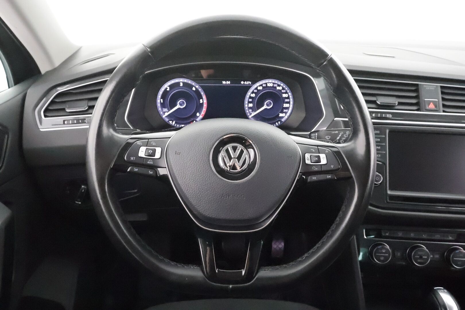 Volkswagen Tiguan 2017 Highline 2,0 TDI SCR 110 kW (150 hv) 4MOTION DSG * Webasto / Koukku / ACC / LED / P.tutkat / Kaistavahti * - Suomi-auto / Kahdet renkaat 