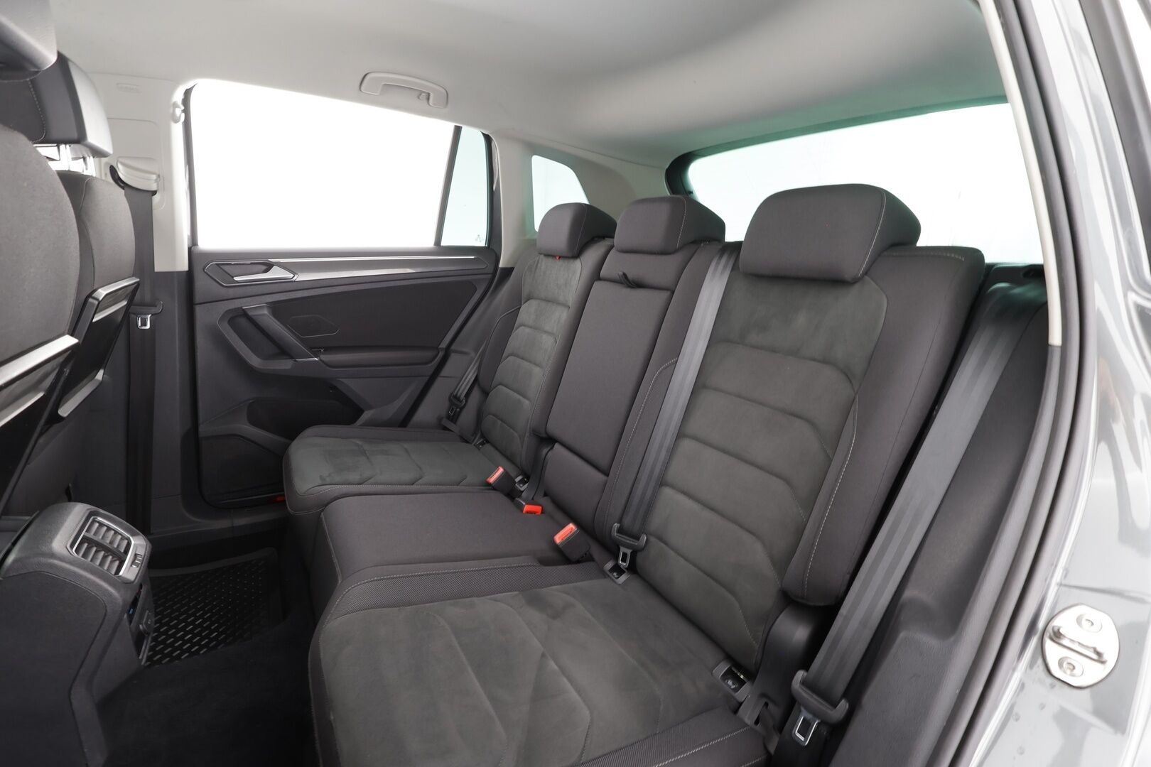 Volkswagen Tiguan 2017 Highline 2,0 TDI SCR 110 kW (150 hv) 4MOTION DSG * Webasto / Koukku / ACC / LED / P.tutkat / Kaistavahti * - Suomi-auto / Kahdet renkaat / Merkkihuollot - HULLUT JOULUT KORKOTARJOUS 2,49% 