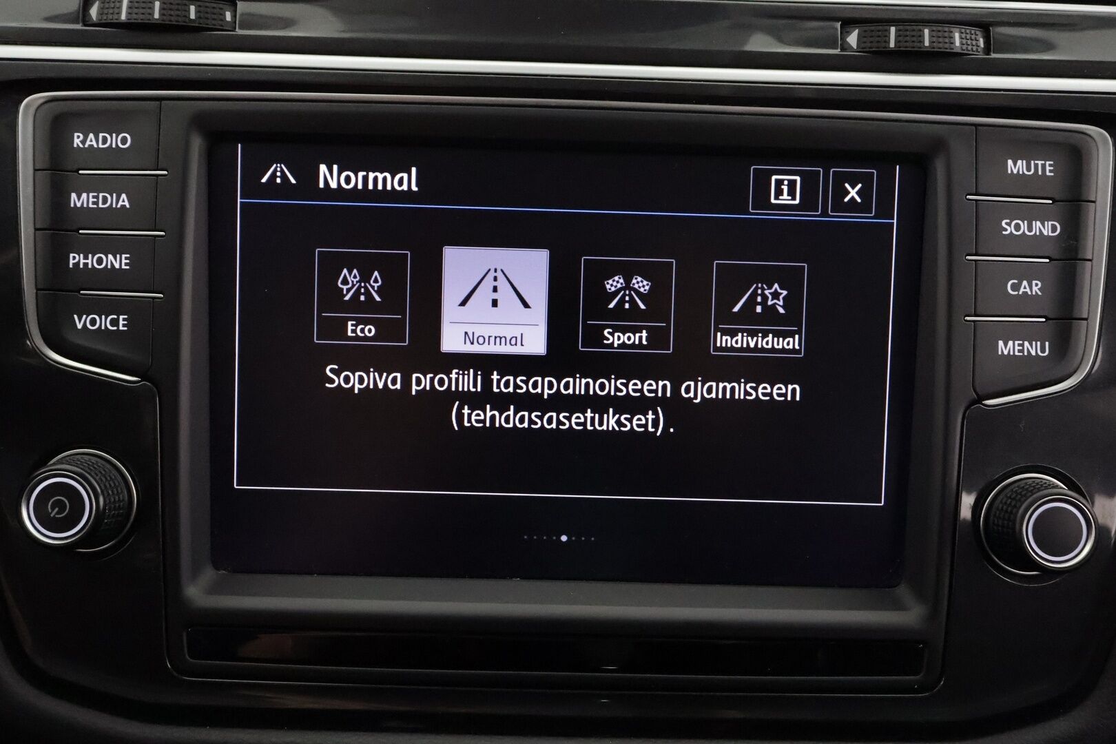 Volkswagen Tiguan 2017 Highline 2,0 TDI SCR 110 kW (150 hv) 4MOTION DSG * Webasto / Koukku / ACC / LED / P.tutkat / Kaistavahti * - Suomi-auto / Kahdet renkaat / Merkkihuollot