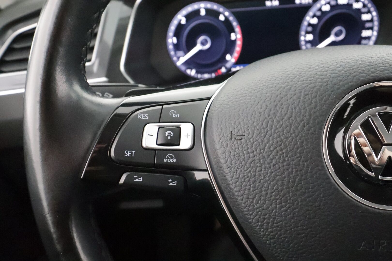 Volkswagen Tiguan 2017 Highline 2,0 TDI SCR 110 kW (150 hv) 4MOTION DSG * Webasto / Koukku / ACC / LED / P.tutkat / Kaistavahti * - Suomi-auto / Kahdet renkaat / Merkkihuollot