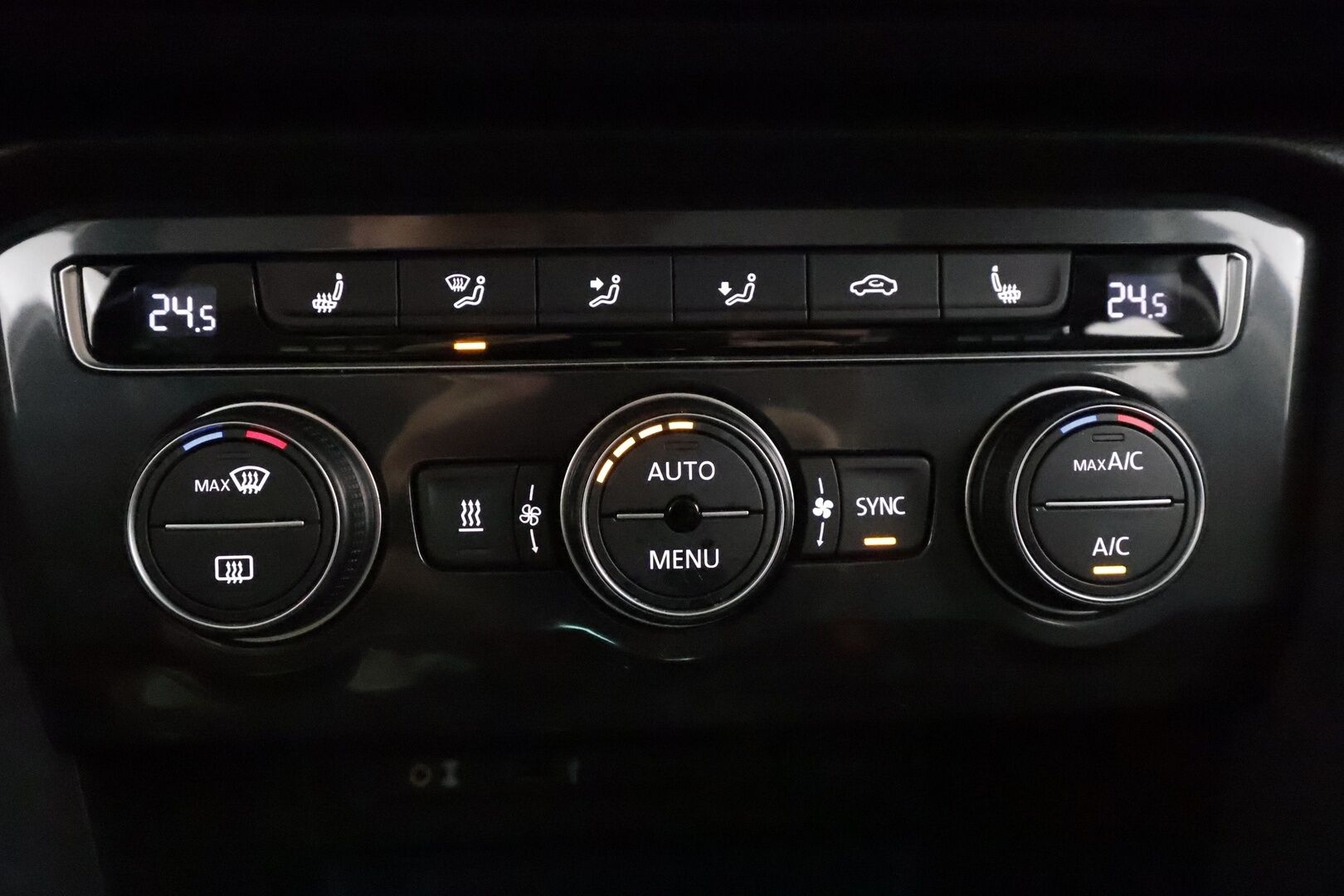 Volkswagen Tiguan 2017 Highline 2,0 TDI SCR 110 kW (150 hv) 4MOTION DSG * Webasto / Koukku / ACC / LED / P.tutkat / Kaistavahti * - Suomi-auto / Kahdet renkaat / Merkkihuollot - HULLUT JOULUT KORKOTARJOUS 2,49% 