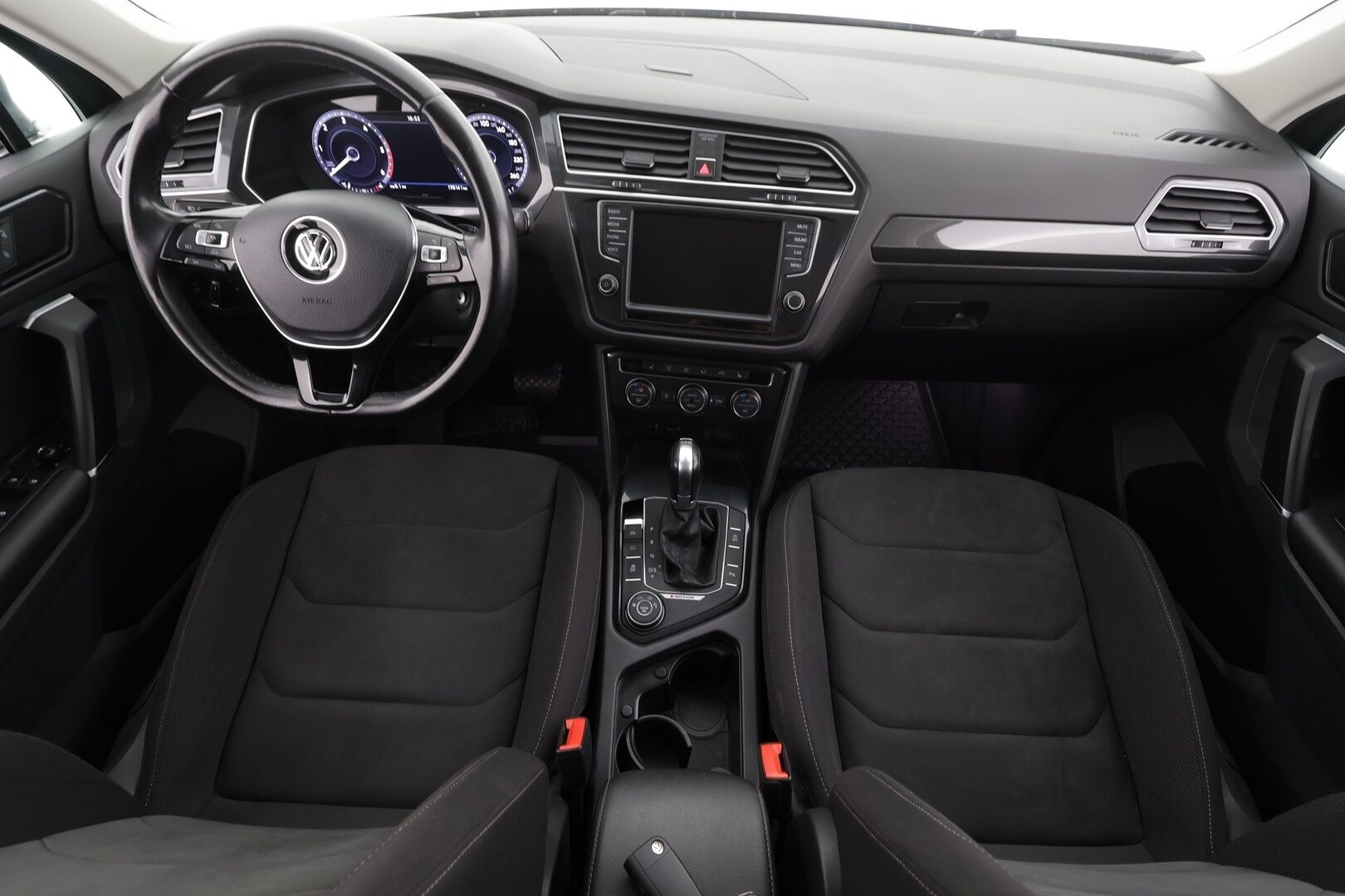 Volkswagen Tiguan 2017 Highline 2,0 TDI SCR 110 kW (150 hv) 4MOTION DSG * Webasto / Koukku / ACC / LED / P.tutkat / Kaistavahti * - Suomi-auto / Kahdet renkaat / Merkkihuollot - HULLUT JOULUT KORKOTARJOUS 2,49% 