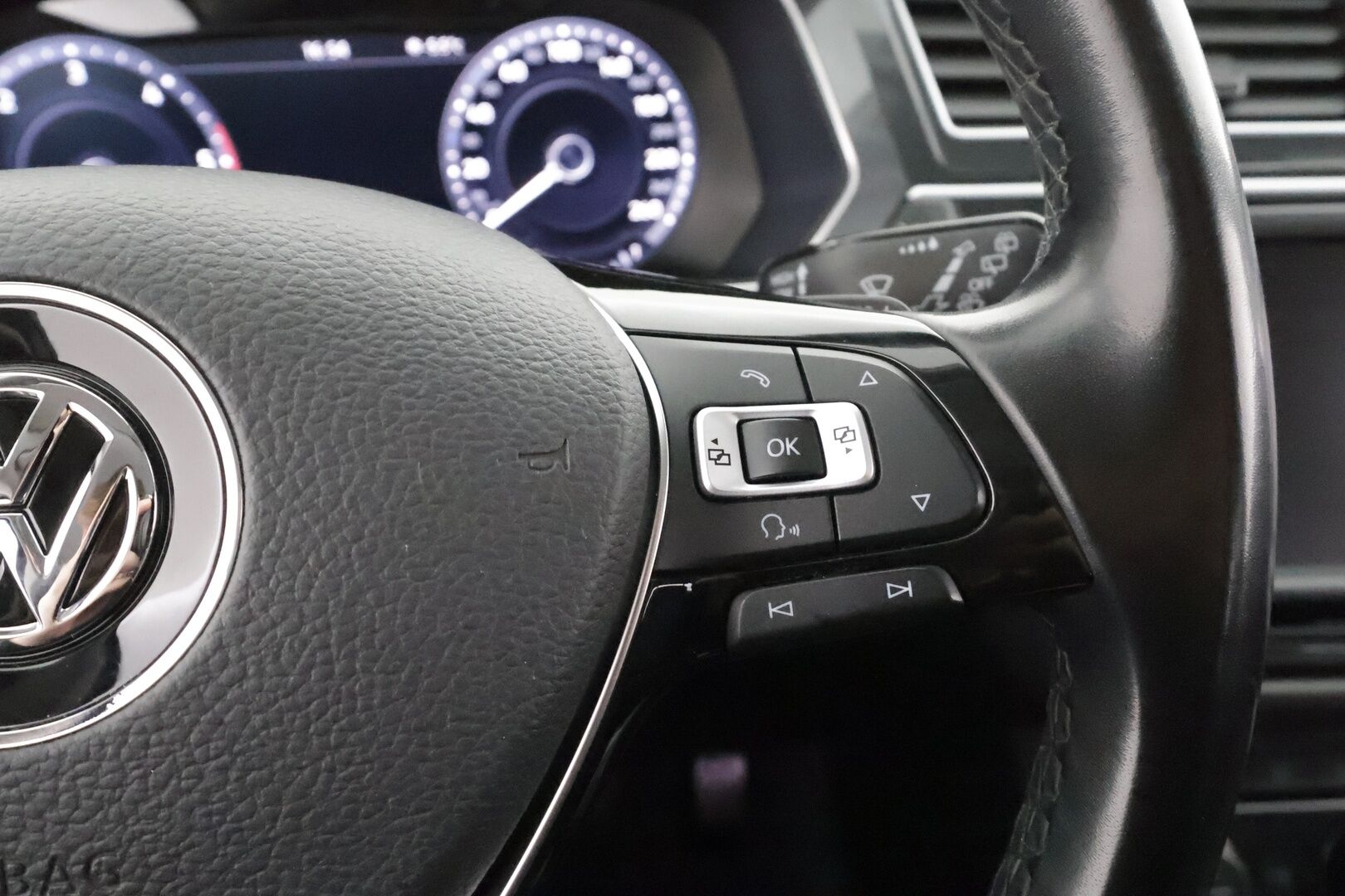 Volkswagen Tiguan 2017 Highline 2,0 TDI SCR 110 kW (150 hv) 4MOTION DSG * Webasto / Koukku / ACC / LED / P.tutkat / Kaistavahti * - Suomi-auto / Kahdet renkaat 