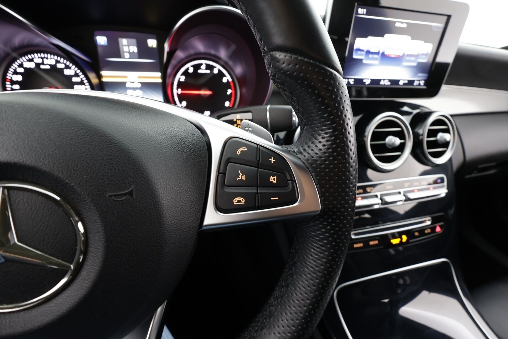 Mercedes-Benz C 2017 200 T Edition 4MATIC AMG *  Vakkari / Sportti Nahat /  LED ILS / KeyLess - Kahdet Renkaat / Suomi-auto - HULLUT BLACKWEEK JATKOT - KORKOTARJOUS 2,49%