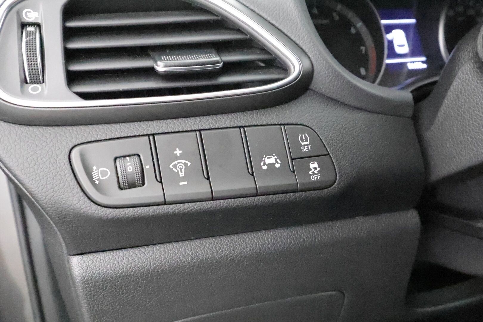 Hyundai i30 Wagon 2019 1,4 T-GDI 140 hv 7-DCT-aut. Comfort WLTP * Suomi-auto / Vakkari / Webasto / P.kamera / KeylessGo * - Kahdet renkaat aluvanteilla - HULLU BLACKWEEK KORKOTARJOUS 2,49%