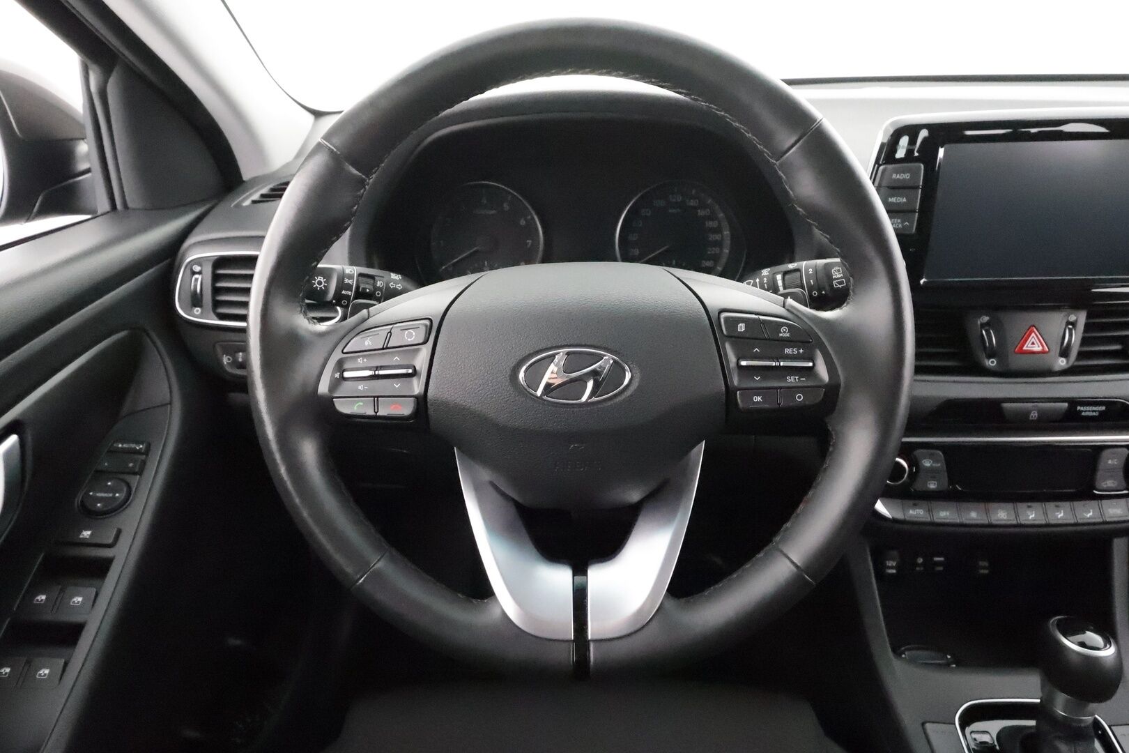 Hyundai i30 Wagon 2019 1,4 T-GDI 140 hv 7-DCT-aut. Comfort WLTP * Suomi-auto / Vakkari / Webasto / P.kamera / KeylessGo * - Kahdet renkaat aluvanteilla - HULLU BLACKWEEK KORKOTARJOUS 2,49%