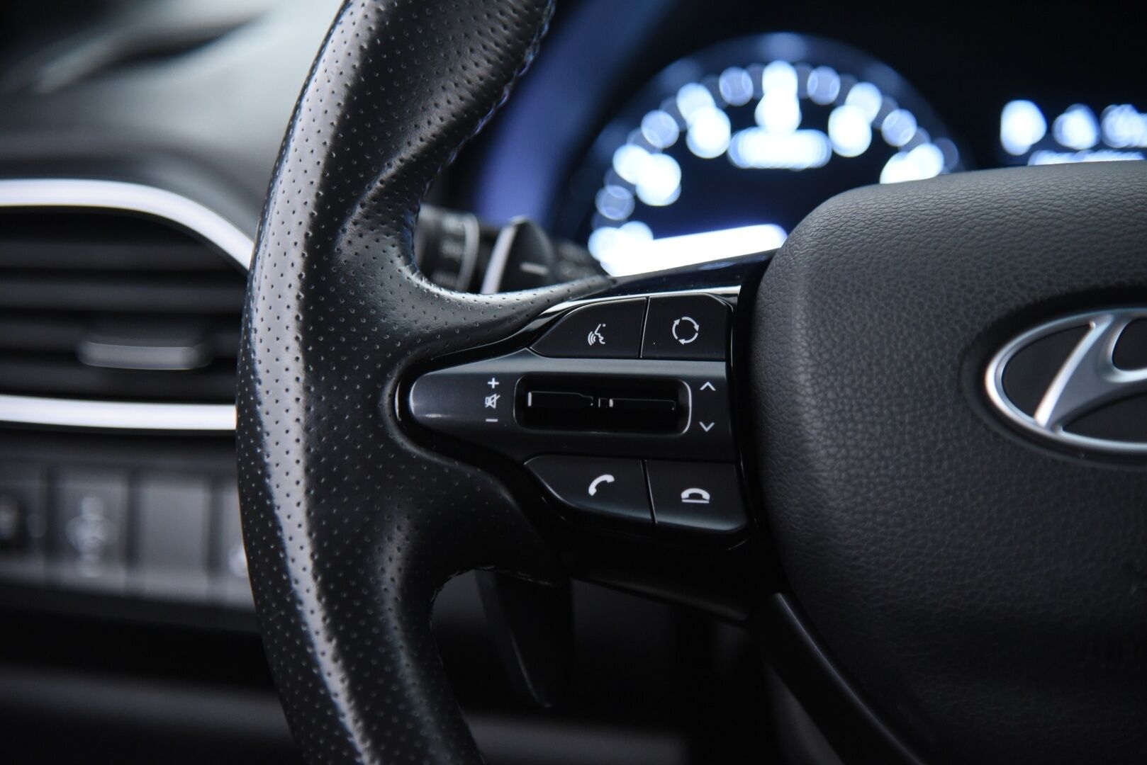 Hyundai i30 Fastback 2019 1,4 T-GDI 140 hv 7DCT-aut N Line - Keyless / Led / P-kamera / Suomi-auto / 