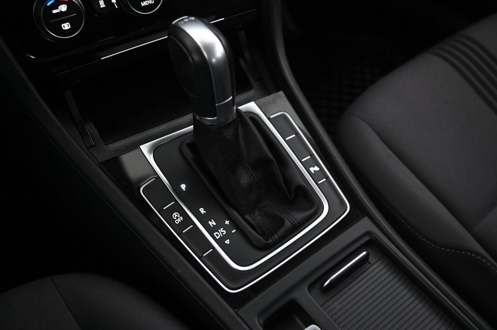 Volkswagen Golf 2017 Allstar 1,2 TSI 81 kW (110 hv) DSG-automaatti - Webasto | Lämpöratti | Tutkat eteen ja taakse | Suomiauto | 2x alut | Juuri leimattu ja huollettu