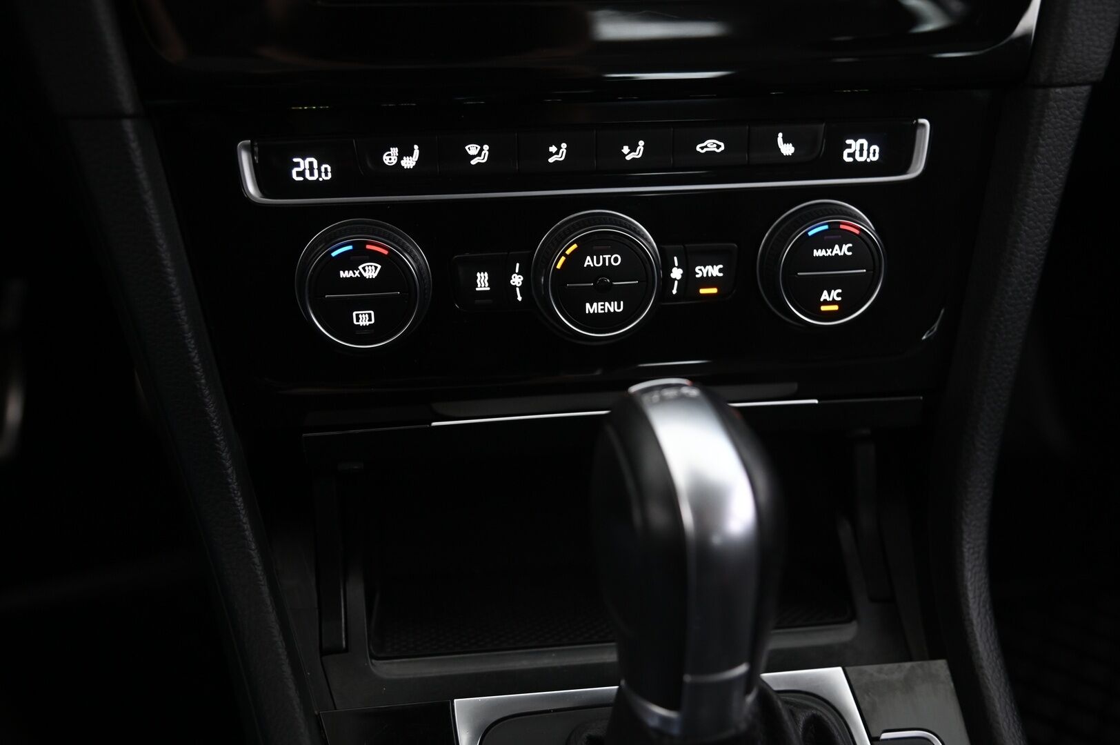 Volkswagen Golf 2017 Allstar 1,2 TSI 81 kW (110 hv) DSG-automaatti - Webasto | Lämpöratti | Tutkat eteen ja taakse | Suomiauto | 2x alut | Juuri leimattu ja huollettu