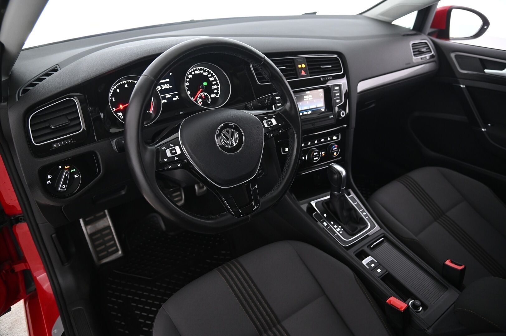 Volkswagen Golf 2017 Allstar 1,2 TSI 81 kW (110 hv) DSG-automaatti - Webasto | Lämpöratti | Tutkat eteen ja taakse | Suomiauto | 2x alut | Juuri leimattu ja huollettu