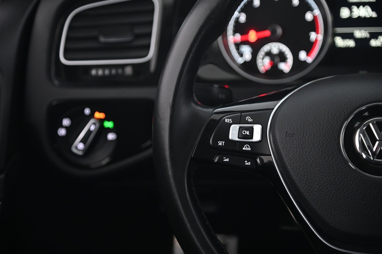 Volkswagen Golf 2017 Allstar 1,2 TSI 81 kW (110 hv) DSG-automaatti - Webasto | Lämpöratti | Tutkat eteen ja taakse | Suomiauto | 2x alut | Juuri leimattu ja huollettu