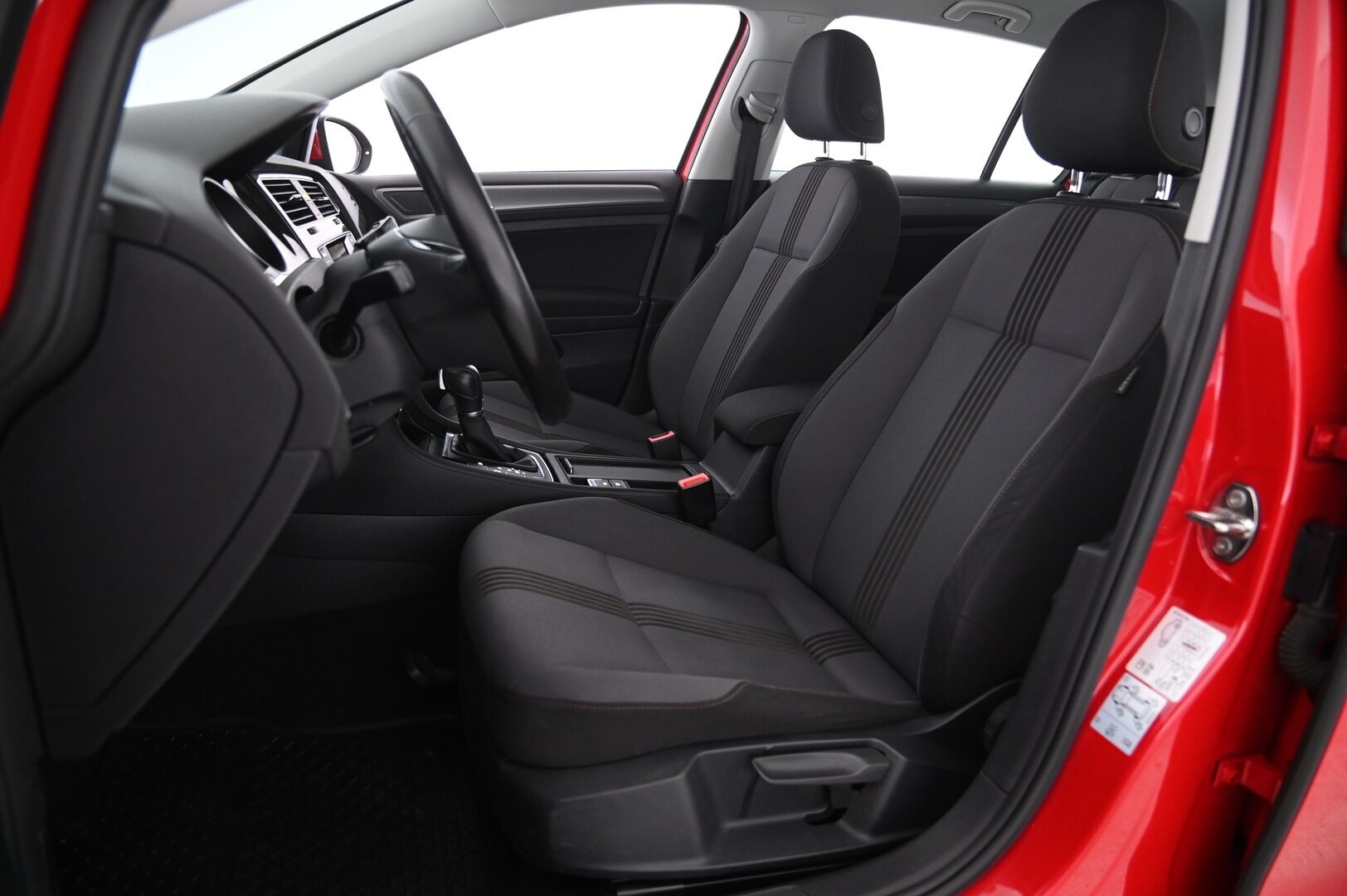 Volkswagen Golf 2017 Allstar 1,2 TSI 81 kW (110 hv) DSG-automaatti - Webasto | Lämpöratti | Tutkat eteen ja taakse | Suomiauto | 2x alut | Juuri leimattu ja huollettu