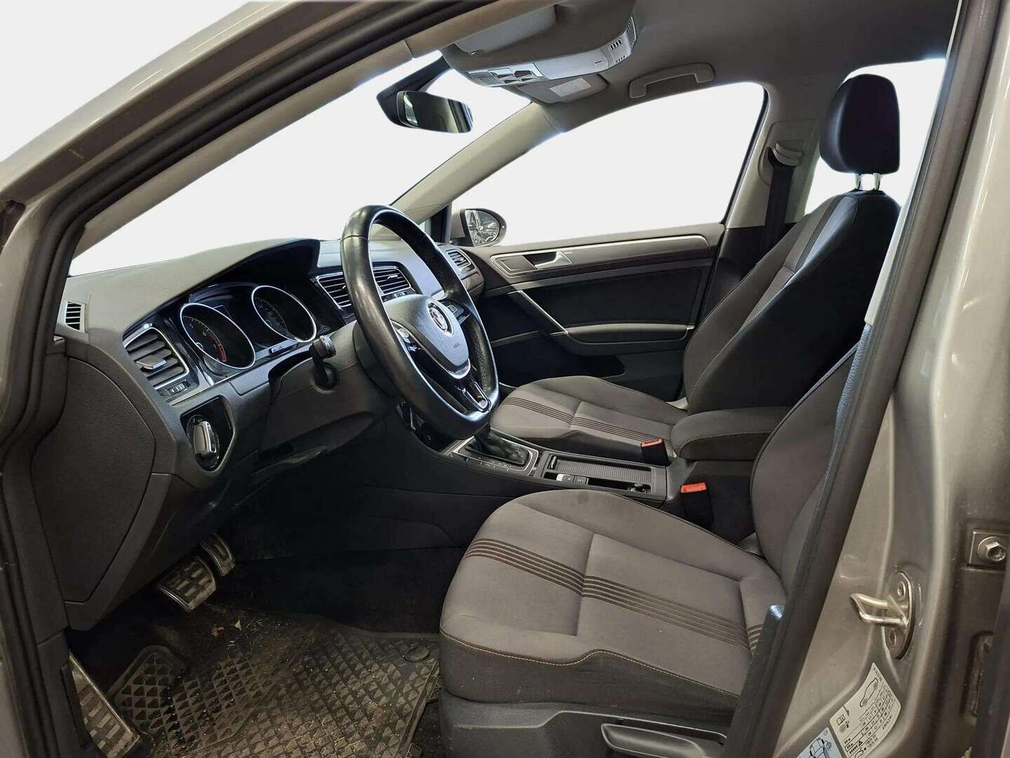 Volkswagen Golf 2017 Allstar 1,2 TSI 81 kW (110 hv) DSG-automaatti * Webasto / LED / Ratinlämmitys / Tutkat / Lohkolämmitin / Bluetooth * - Suomi auto / 2x Renkaat ja vanteet / 