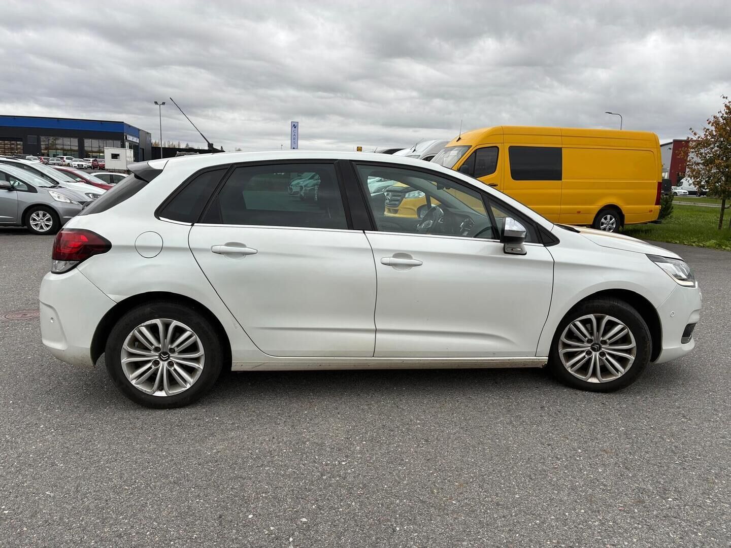 Citroen C4 2016 PureTech 130 Intensive Automaatti - Myydään huutokaupat.com - Matkalla huutokauppaan! | Suomi-auto | Lohkolämmitin | Kahdet renkaat vanteilla | Juuri huollettu | Jakohihna vaihdettu 10/2025