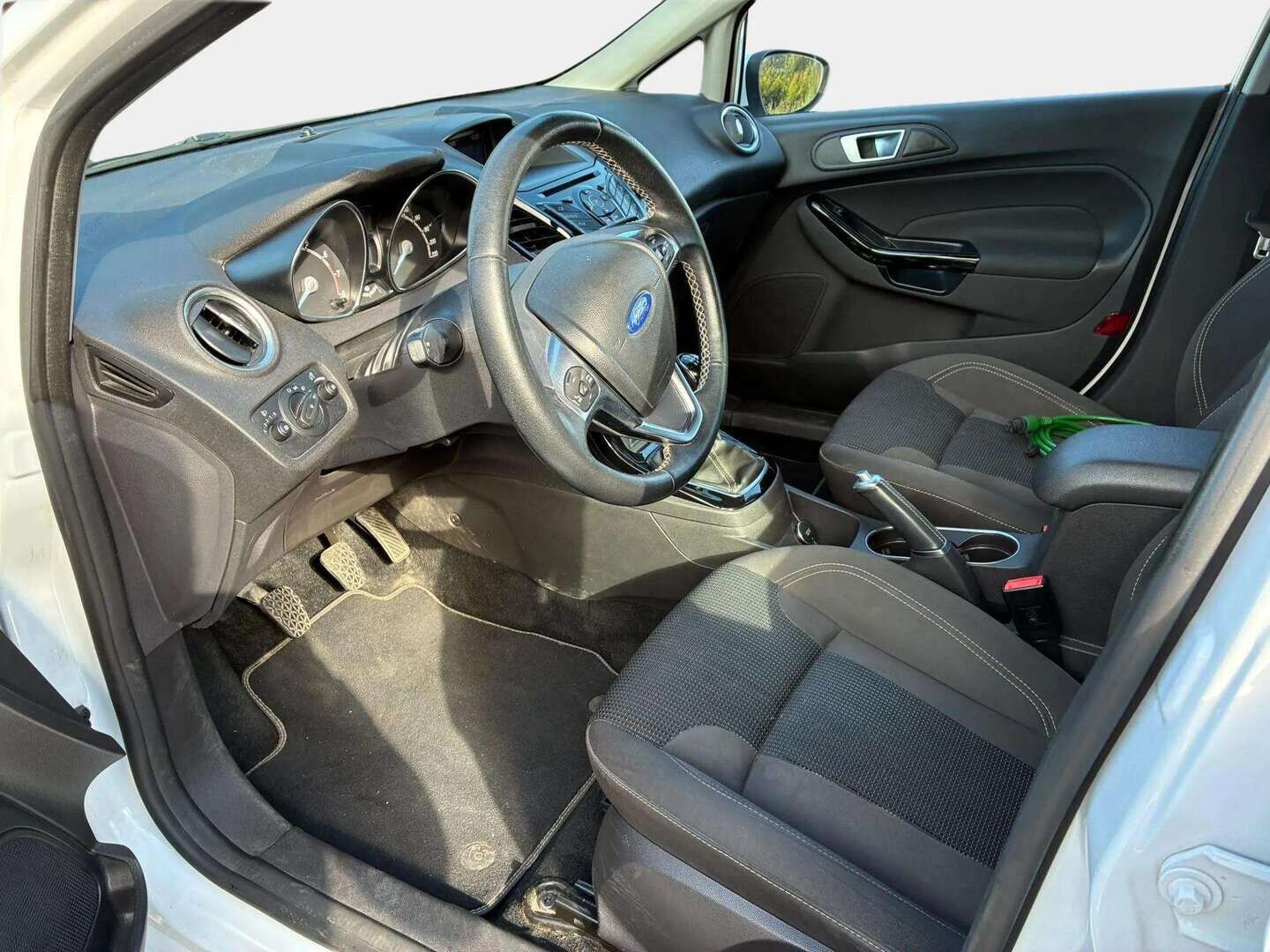 Ford Fiesta 2017 1.0 80hv Start/Stop M5 Titanium 5-ovinen - Automaatti-ilmastointi | BT-audio | Tuulilasin lämmitys | Lohkolämmitin sisäpistokkeella | Kahdet renkaat alumiinivanteilla | Fiksu huoltohistoria | Jakohihna vaihdettu 20205 