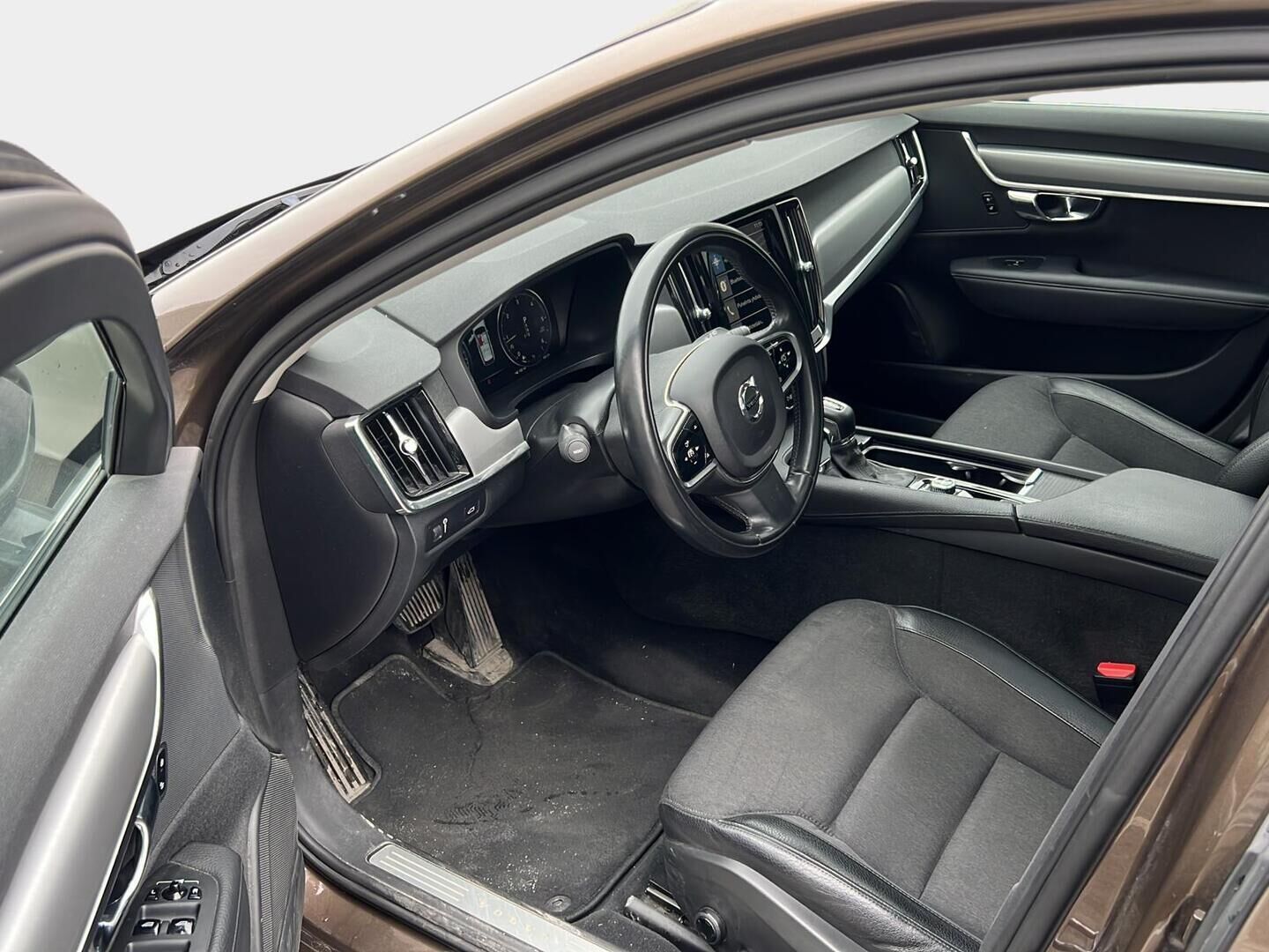 Volvo V90 2017 D4 Momentum aut - Suomiauto | Webasto | ACC | Panorama | Koukku | 360 | BLIS | High Perf Audio | Full LED | Puolinahat | Supervarusteet!