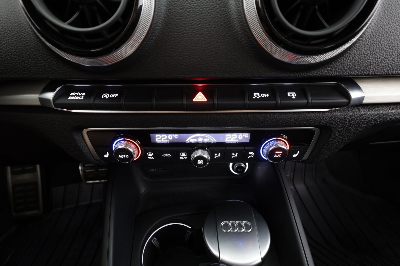 Audi A3 2017 Sportback Business Sport 2,0 TFSI 140 kW quattro S tronic - | ACC | Webasto | B&O | S-line sisä | Puolinahat | Sporttipenkit | LED | Apple & Android | Tehtaan sport alusta | Drive Select | 1-om suomiauto | 