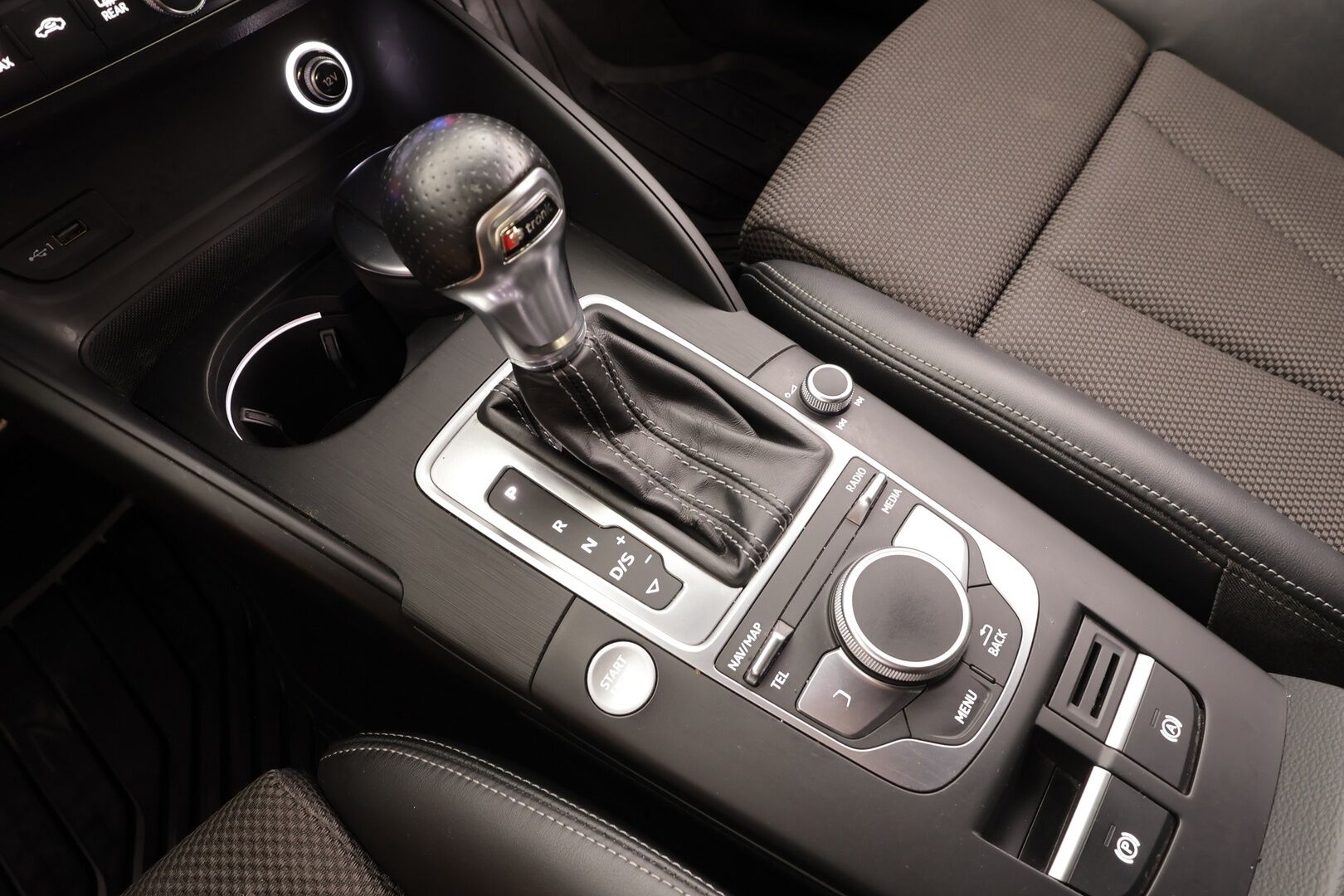 Audi A3 2017 Sportback Business Sport 2,0 TFSI 140 kW quattro S tronic - | ACC | Webasto | B&O | S-line sisä | Puolinahat | Sporttipenkit | LED | Apple & Android | Tehtaan sport alusta | Drive Select | 1-om suomiauto | 
