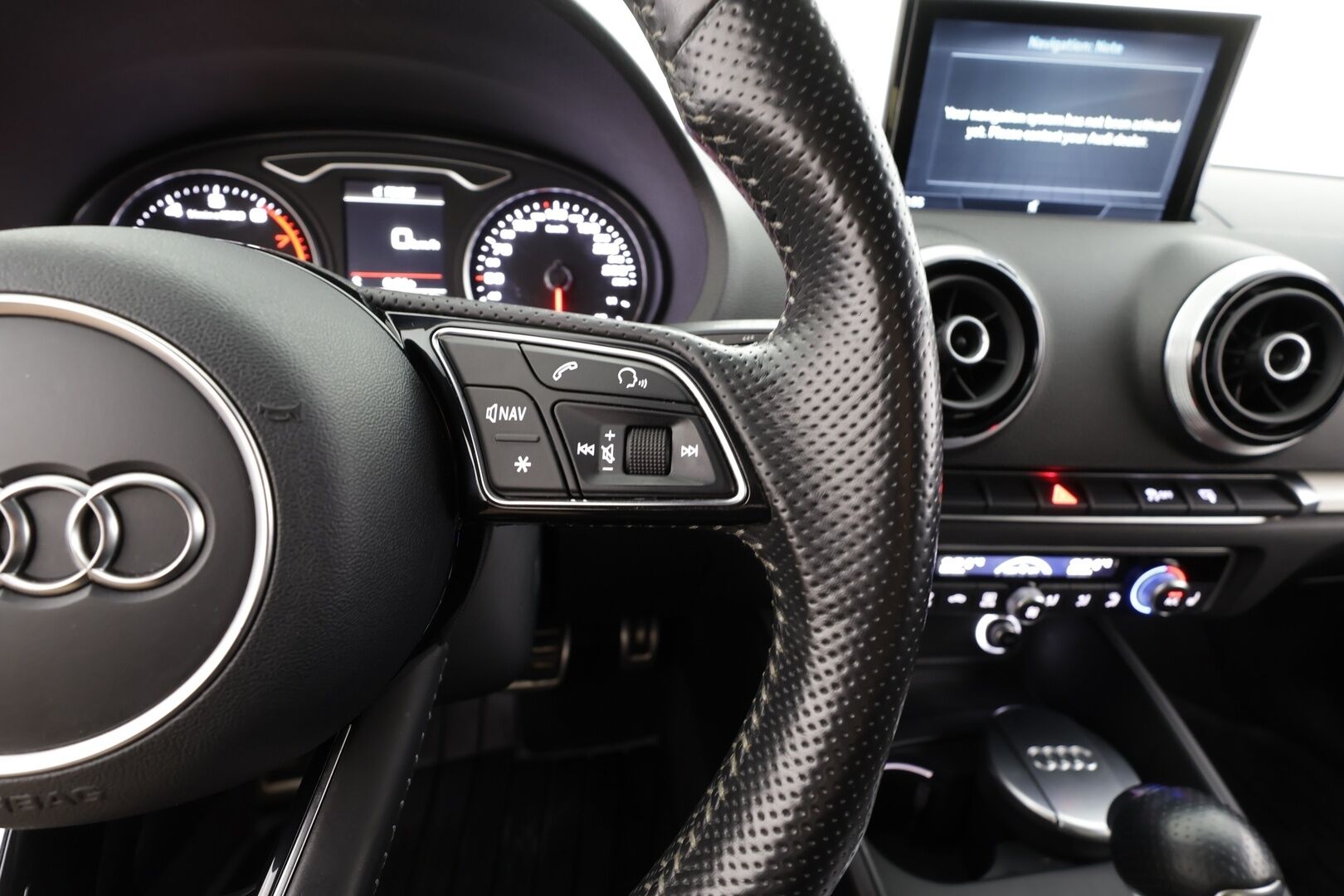 Audi A3 2017 Sportback Business Sport 2,0 TFSI 140 kW quattro S tronic - | ACC | Webasto | B&O | S-line sisä | Puolinahat | Sporttipenkit | LED | Apple & Android | Tehtaan sport alusta | Drive Select | 1-om suomiauto | 