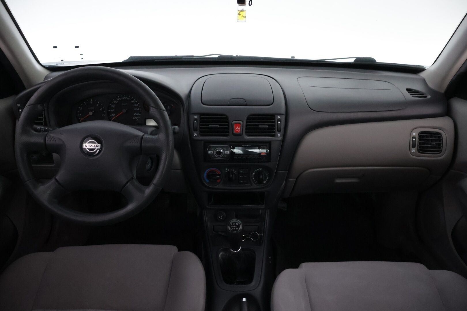 Nissan Almera 2002 - YritysOutlet - Myydään vain yrityksille - – Tämä auto myydään YritysOutlet -valikoimasta vain yritykselle