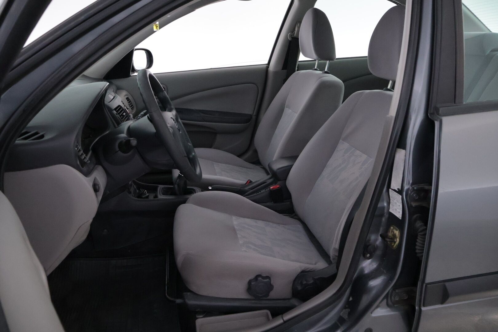 Nissan Almera 2002 - YritysOutlet - Myydään vain yrityksille - – Tämä auto myydään YritysOutlet -valikoimasta vain yritykselle