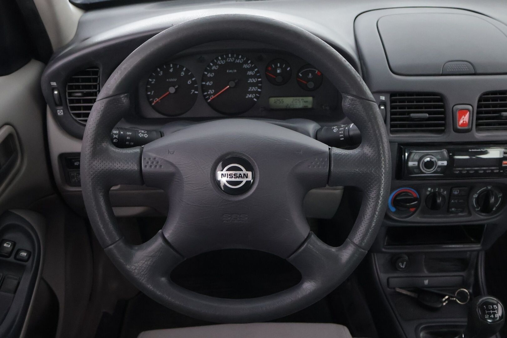 Nissan Almera 2002 - YritysOutlet - Myydään vain yrityksille - – Tämä auto myydään YritysOutlet -valikoimasta vain yritykselle