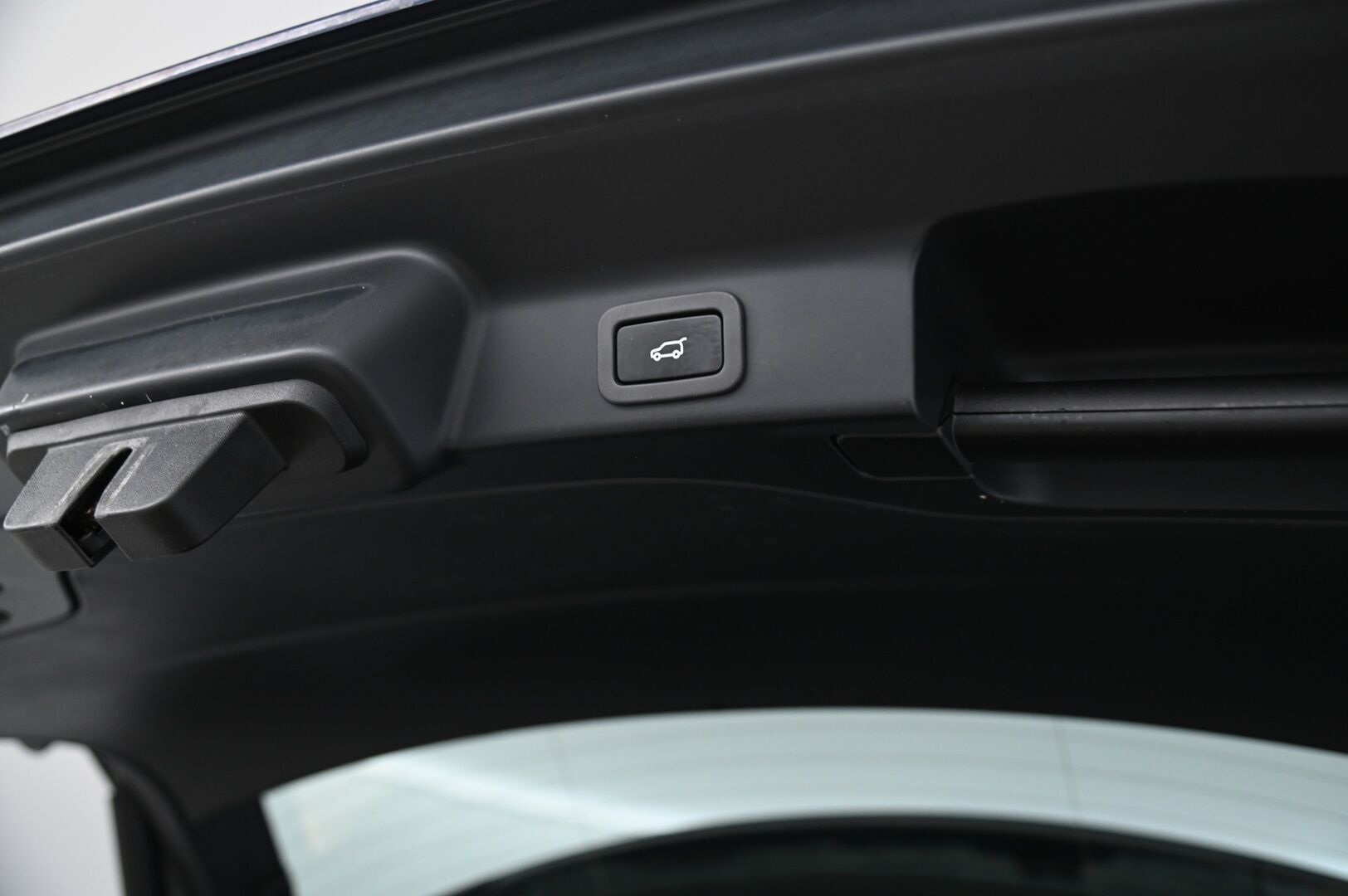 Jaguar F-PACE 2017 20d AWD Aut Prestige *Meridian / Panorama / Koukku / Webasto / P*kamera* - *Juuri saapunut! / 2x renkaat vanteineen* - HULLUT AVAJAISHULINAT KORKOTARJOUS 3,29 %