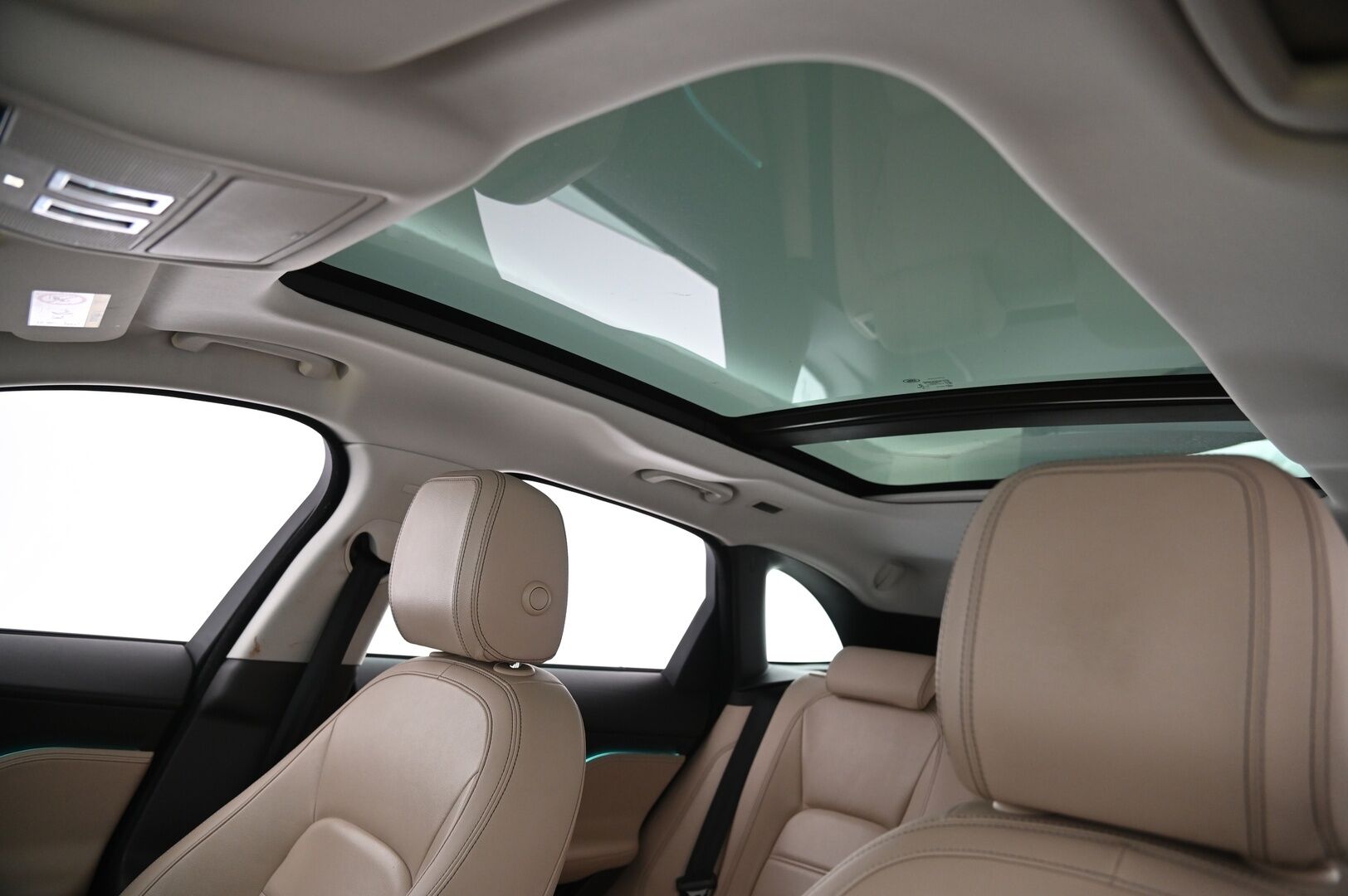 Jaguar F-PACE 2017 20d AWD Aut Prestige *Meridian / Panorama / Koukku / Webasto / P*kamera* - *Juuri saapunut! / 2x renkaat vanteineen* - HULLUT AVAJAISHULINAT KORKOTARJOUS 3,29 %