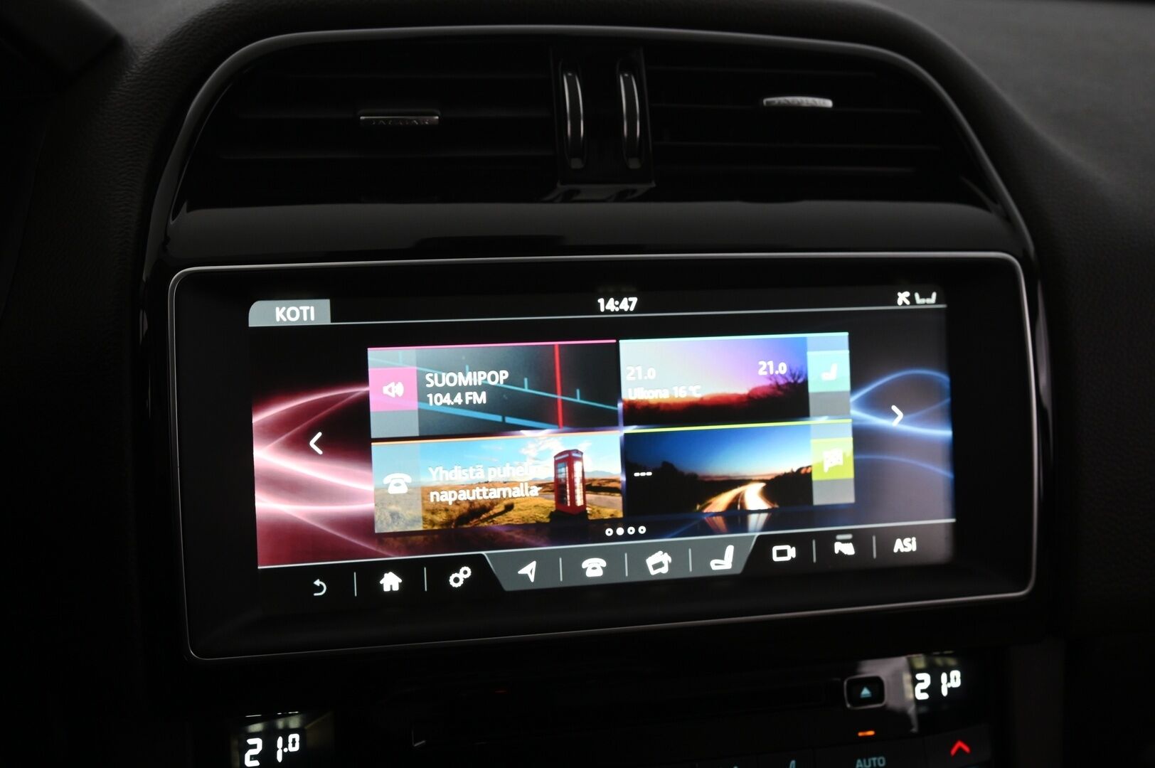 Jaguar F-PACE 2017 20d AWD Aut Prestige *Meridian / Panorama / Koukku / Webasto / P*kamera* - *Juuri saapunut! / 2x renkaat vanteineen* - HULLUT AVAJAISHULINAT KORKOTARJOUS 3,29 %