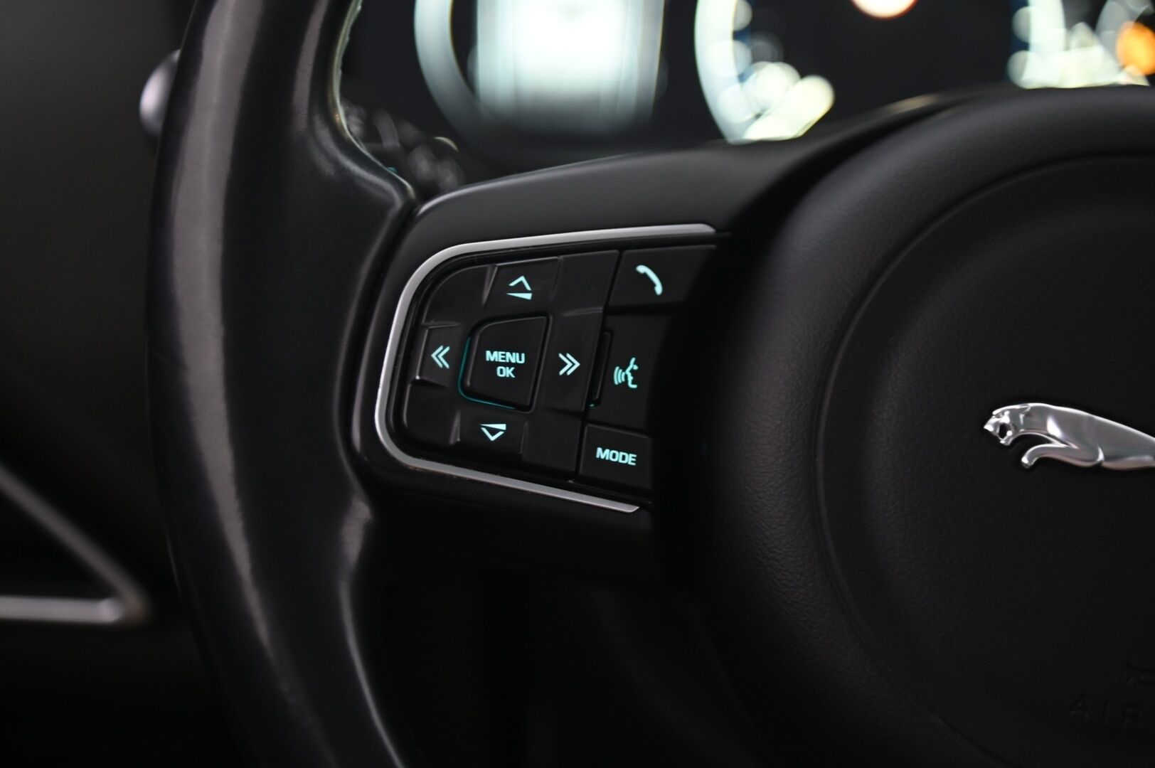 Jaguar F-PACE 2017 20d AWD Aut Prestige *Meridian / Panorama / Koukku / Webasto / P*kamera* - *Juuri saapunut! / 2x renkaat vanteineen* - HULLUT AVAJAISHULINAT KORKOTARJOUS 3,29 %