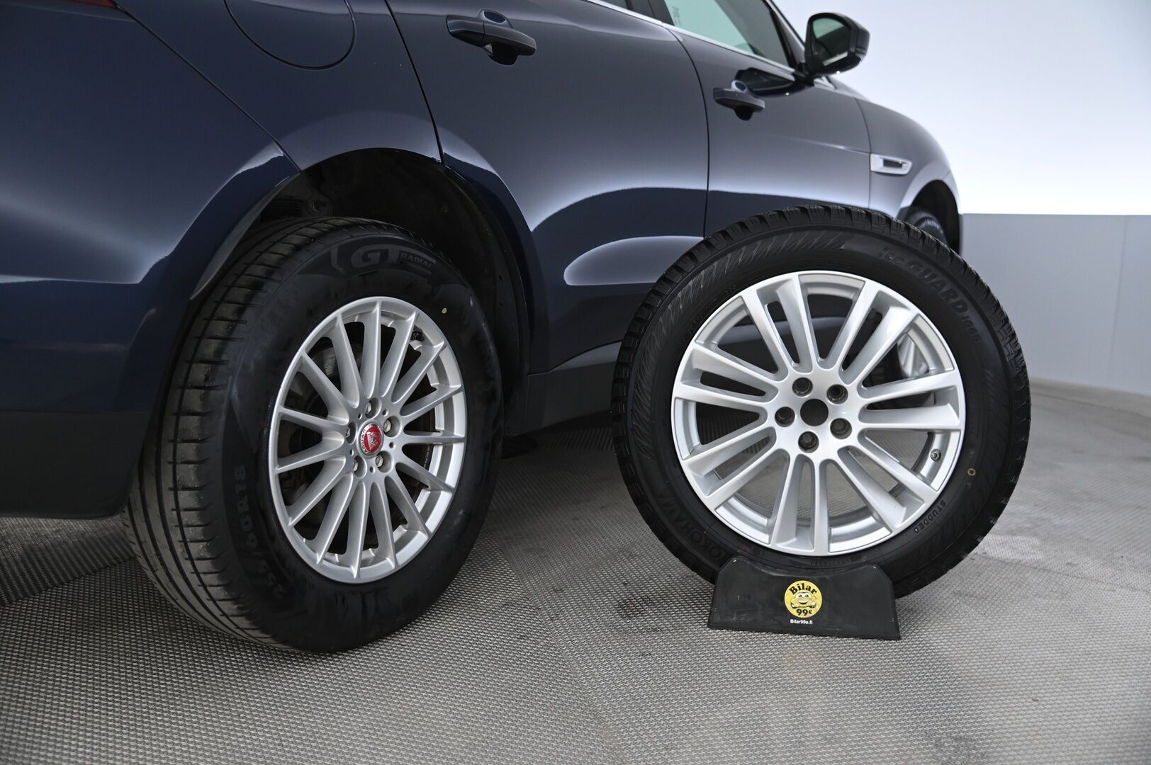 Jaguar F-PACE 2017 20d AWD Aut Prestige - Webasto | Koukku | ACC | Kaistavahti | Lämmitettävä Tuulilasi | 2x renkaat&alumiinivanteet