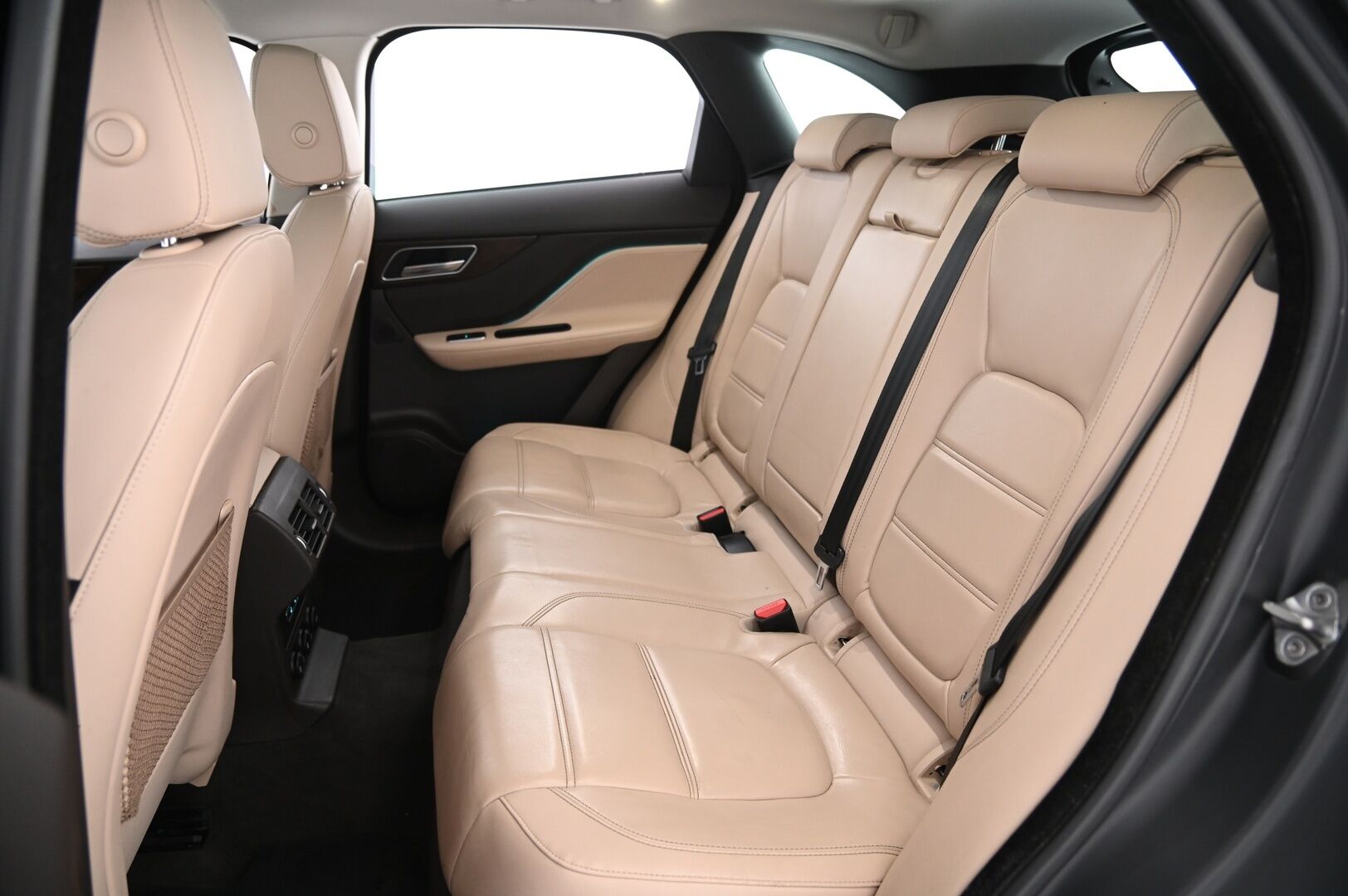 Jaguar F-PACE 2017 20d AWD Aut Prestige - Webasto | Koukku | ACC | Kaistavahti | Lämmitettävä Tuulilasi | 2x renkaat&alumiinivanteet