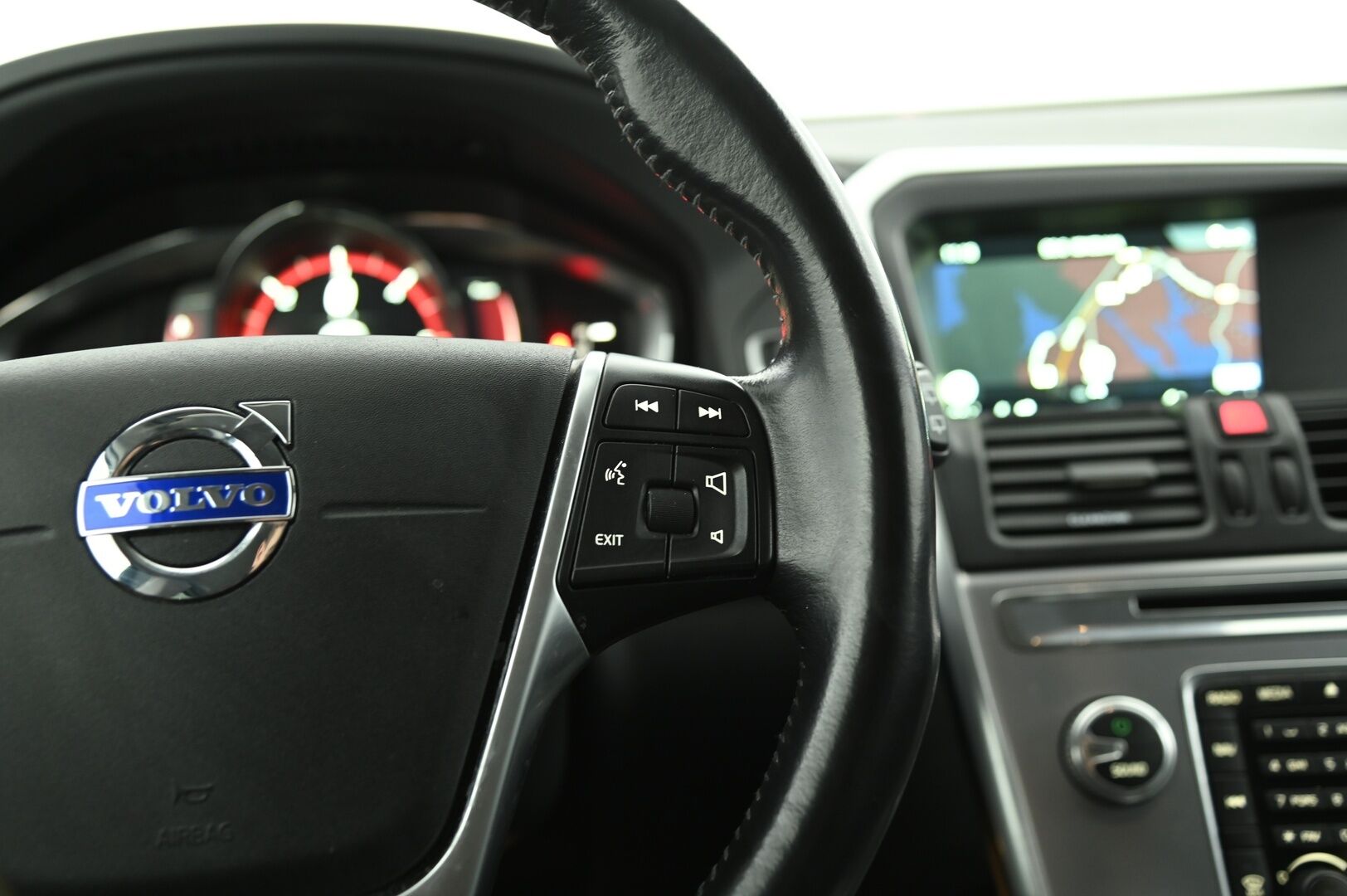 Volvo XC60 2017 D4 AWD Business Summum Edition aut - *VOC / ACC / Suomi-auto / Nahat / Muistipenkki / Koukku / Digimittaristo*