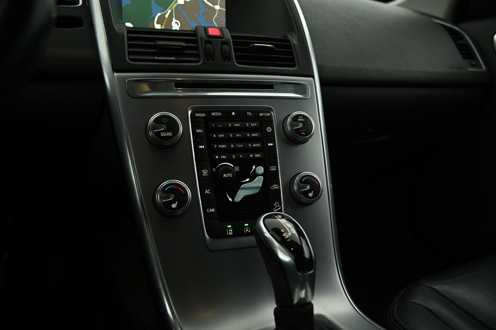 Volvo XC60 2017 D4 AWD Business Summum Edition aut - *VOC / ACC / Suomi-auto / Nahat / Muistipenkki / Koukku / Digimittaristo*