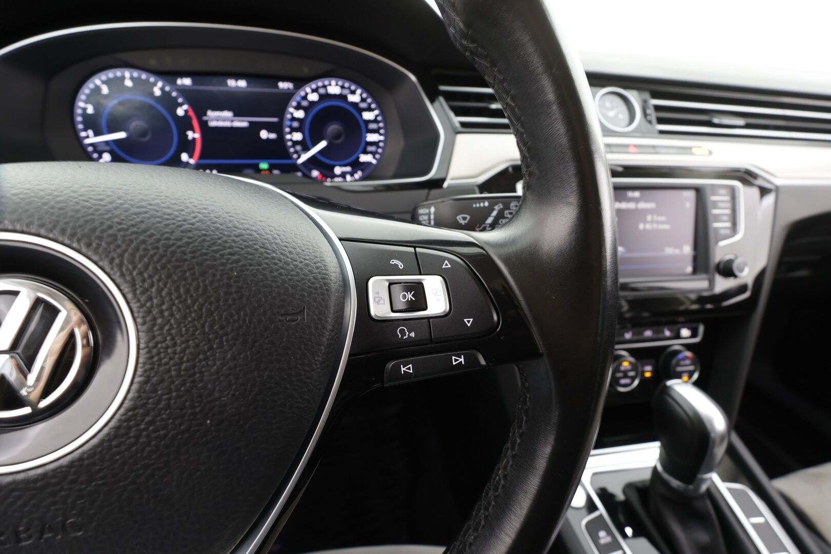 Volkswagen Passat 2017 Variant Highline 1,4 TSI 110 kW ACT DSG * ACC / P.kamera / Webasto / Adapt.LED / Koukku / Navi * - Suomi-auto / Kahdet renkaat aluvanteilla / Juuri katsastettu