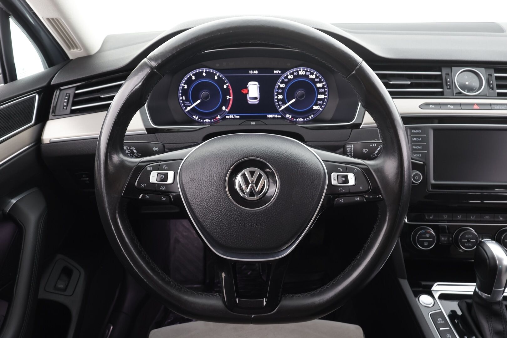 Volkswagen Passat 2017 Variant Highline 1,4 TSI 110 kW ACT DSG * ACC / P.kamera / Webasto / Adapt.LED / Koukku / Navi * - Suomi-auto / Kahdet renkaat aluvanteilla / Juuri katsastettu