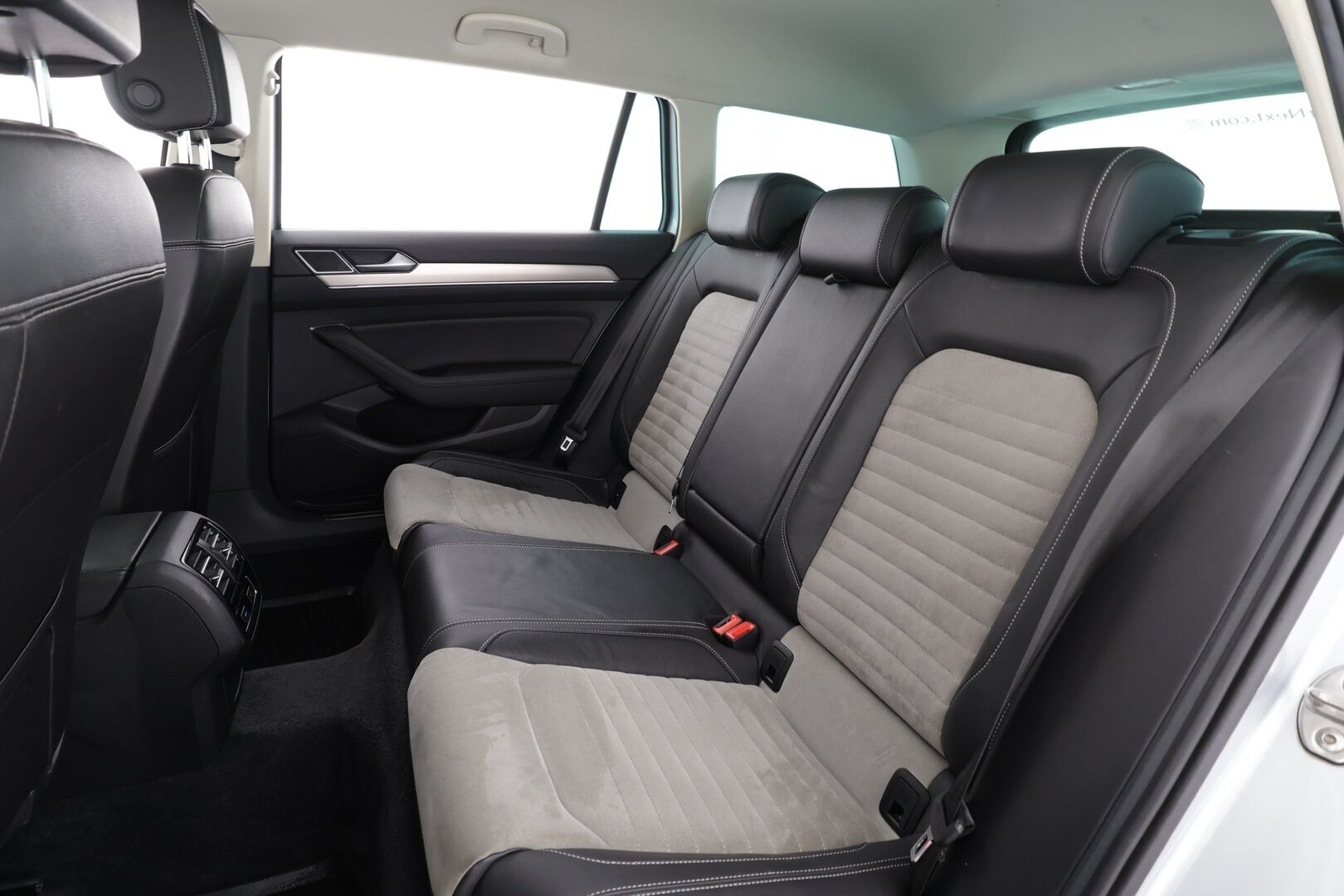 Volkswagen Passat 2017 Variant Highline 1,4 TSI 110 kW ACT DSG * ACC / P.kamera / Webasto / Adapt.LED / Koukku / Navi * - Suomi-auto / Kahdet renkaat aluvanteilla / Juuri katsastettu