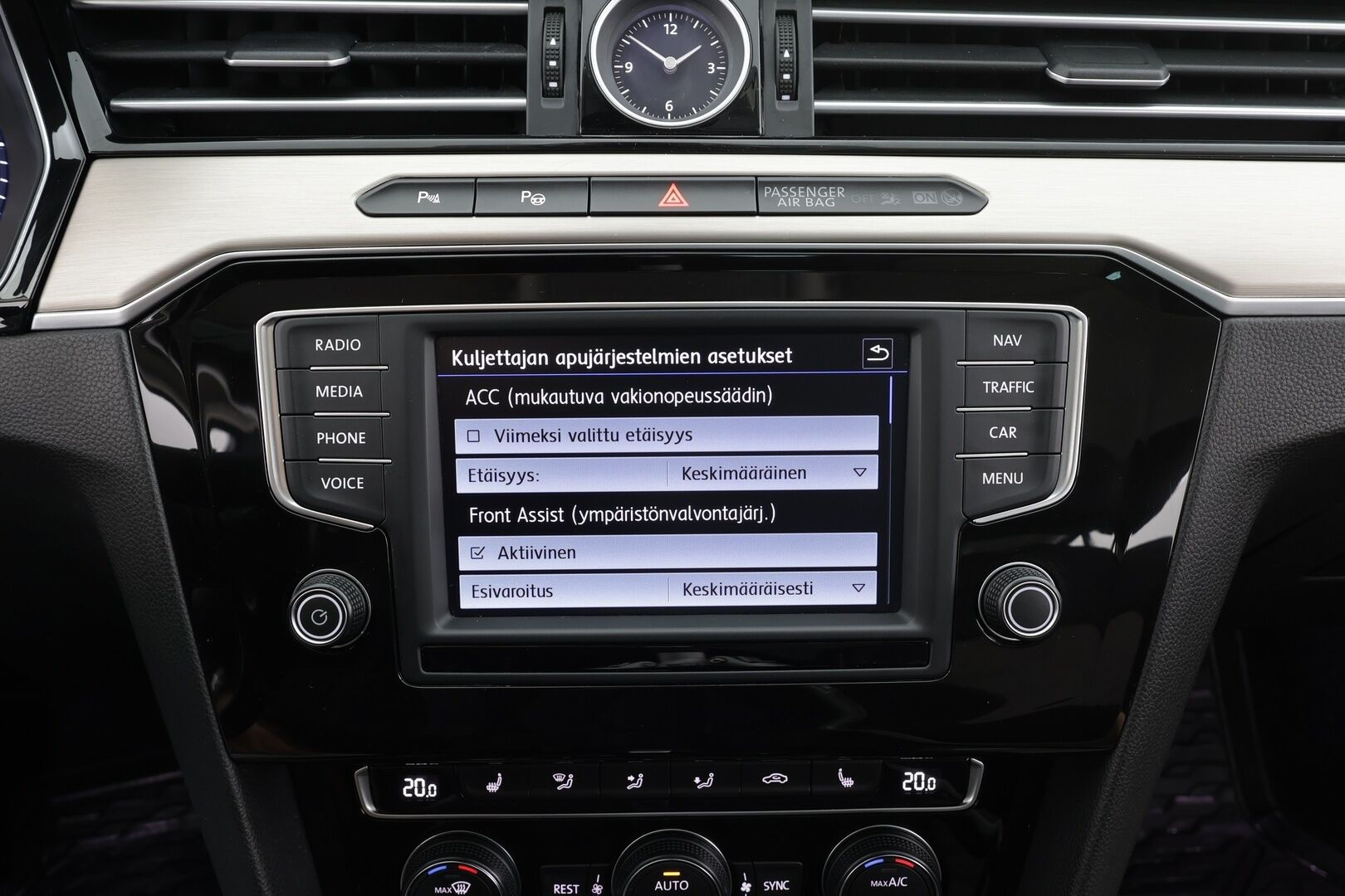 Volkswagen Passat 2017 Variant Highline 1,4 TSI 110 kW ACT DSG * ACC / P.kamera / Webasto / Adapt.LED / Koukku / Navi * - Suomi-auto / Kahdet renkaat aluvanteilla / Juuri katsastettu