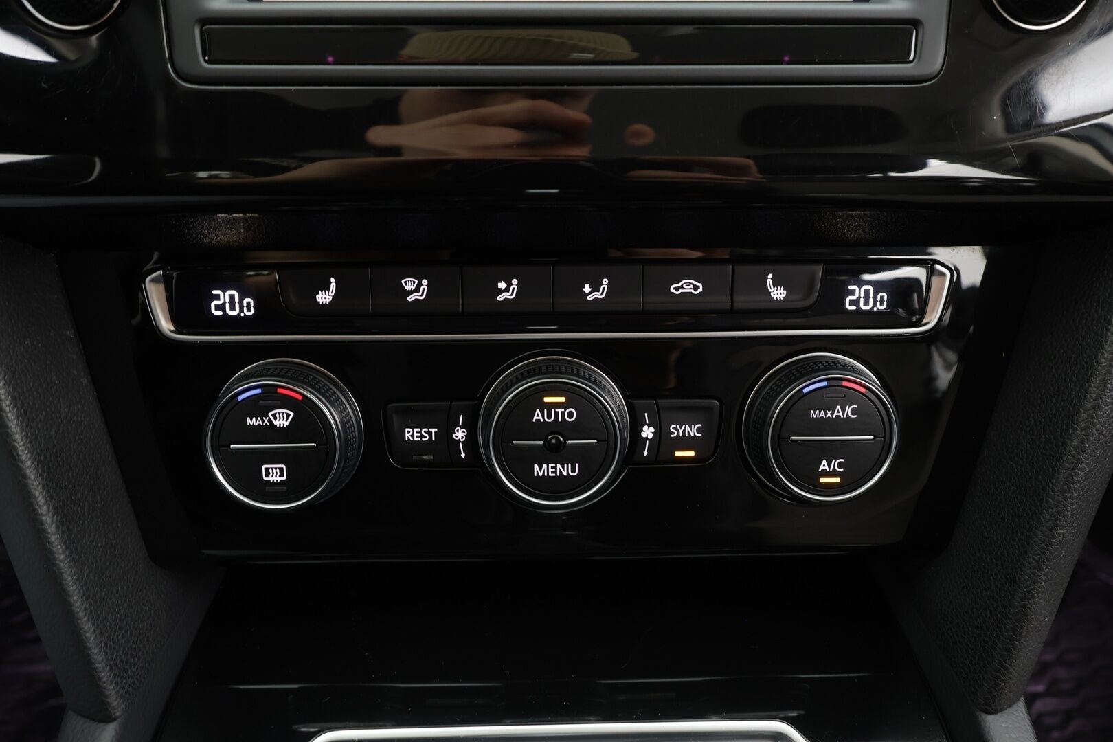 Volkswagen Passat 2017 Variant Highline 1,4 TSI 110 kW ACT DSG * ACC / P.kamera / Webasto / Adapt.LED / Koukku / Navi * - Suomi-auto / Kahdet renkaat aluvanteilla / Juuri katsastettu